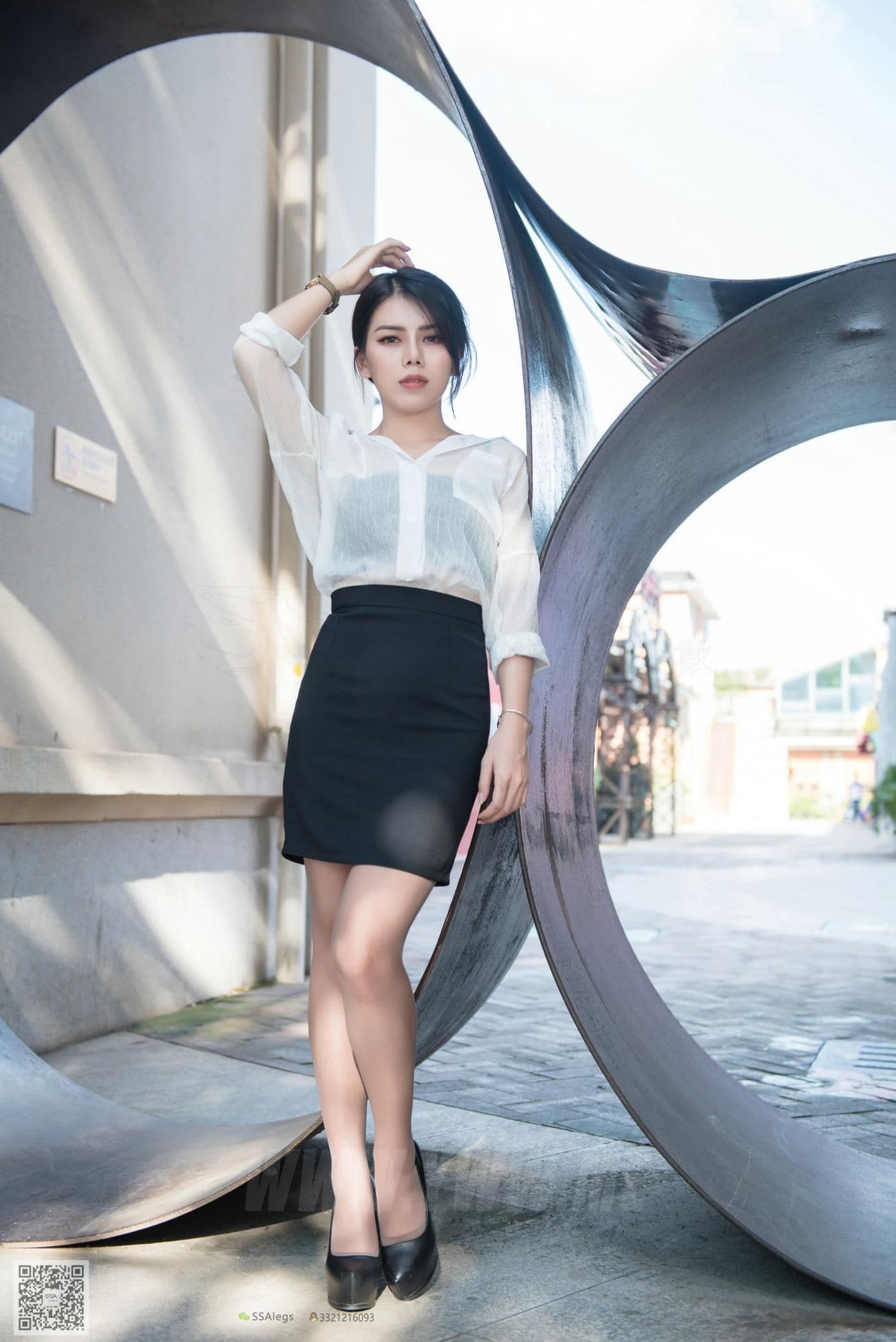 SSA丝社 NO.021 混血美女芷沫浪漫咖啡色丝袜街拍 超清版 预览 2