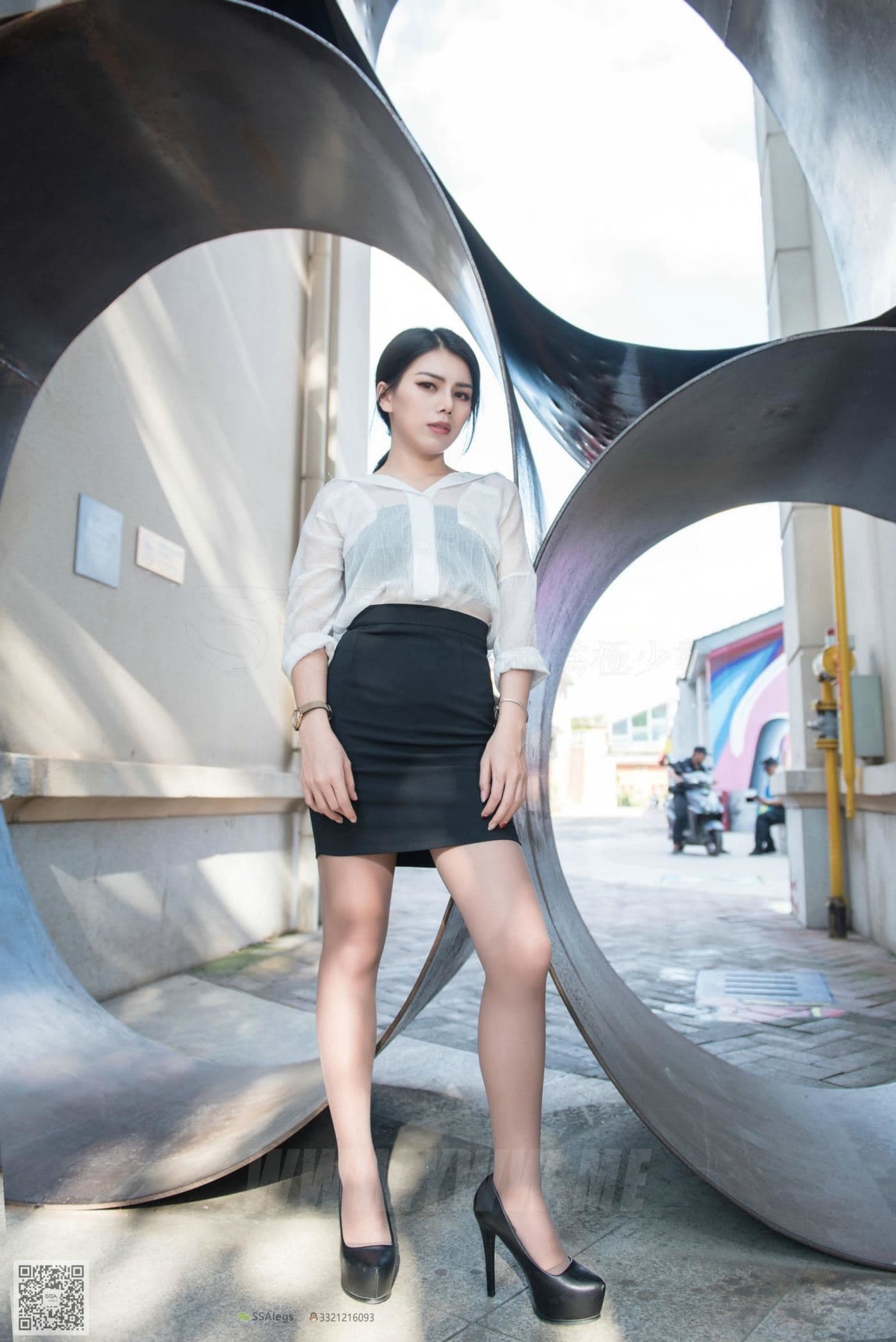 SSA丝社 NO.021 混血美女芷沫浪漫咖啡色丝袜街拍 超清版 预览 4