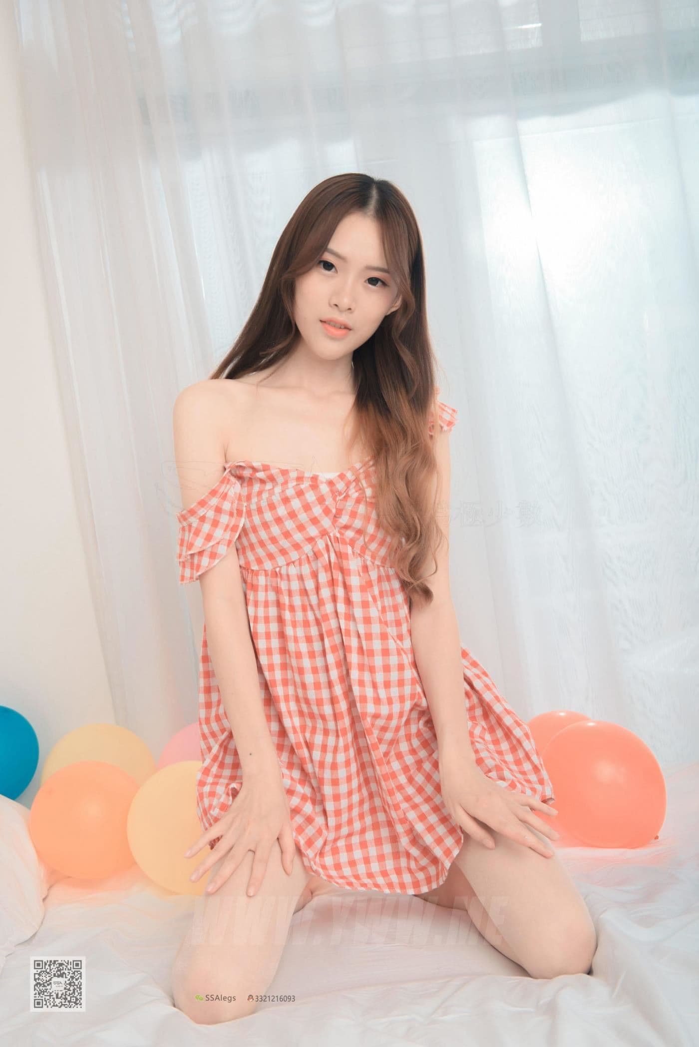 SSA丝社 NO.014 琪琪 闪光开裆丝袜的另一种演绎 超清版 预览 1