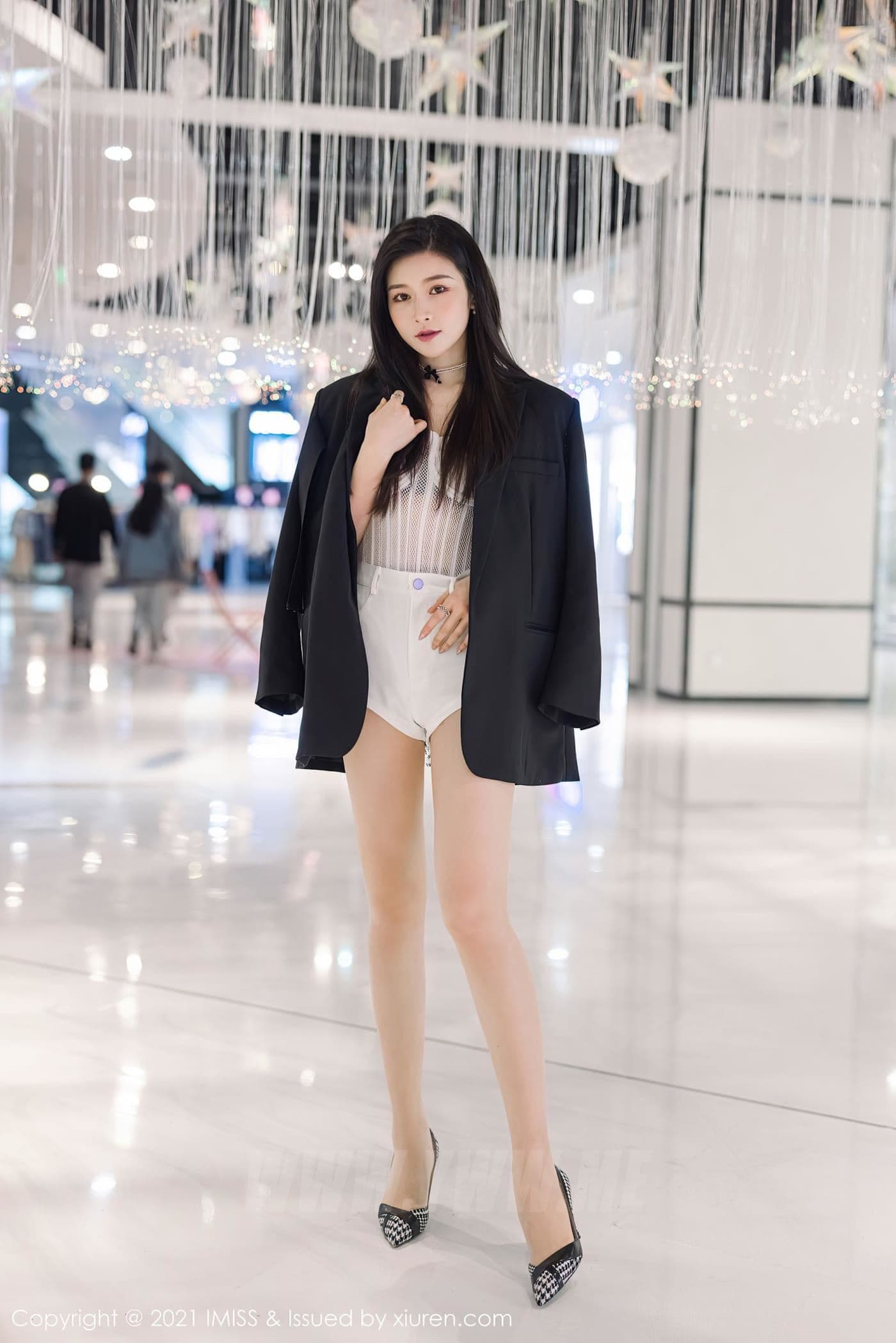 IMISS爱蜜社 VOL.569 Vanessa 街拍 美腿