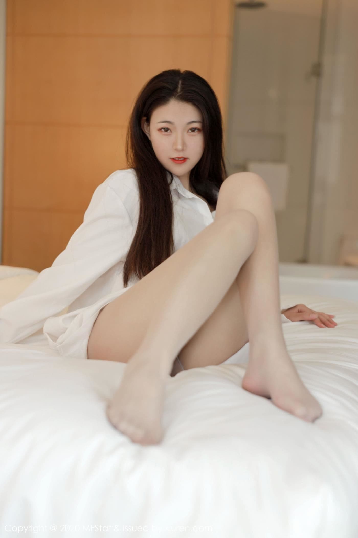 MFStar模范学院 VOL.321 Laura张小妮 新人 美腿