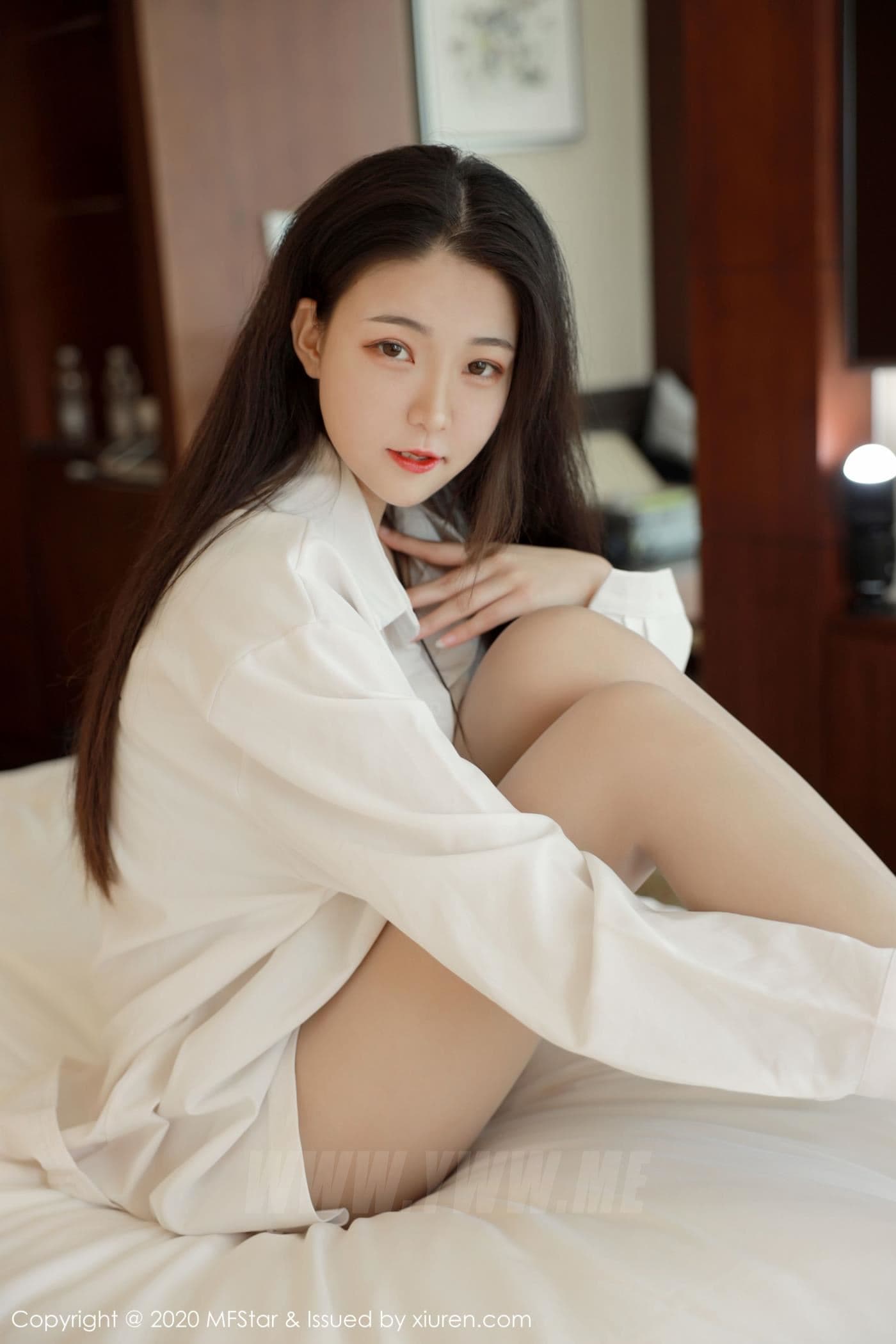 MFStar模范学院 VOL.321 Laura张小妮 新人 美腿