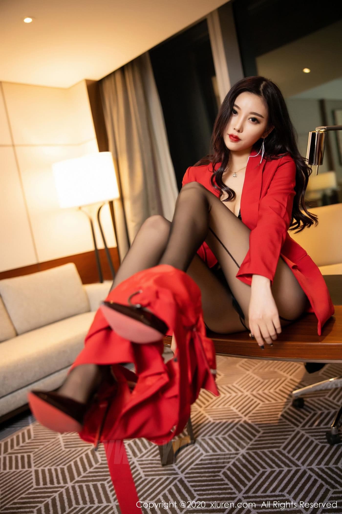 XiuRen秀人网 No.2122 杨晨晨sugar 美腿 黑丝