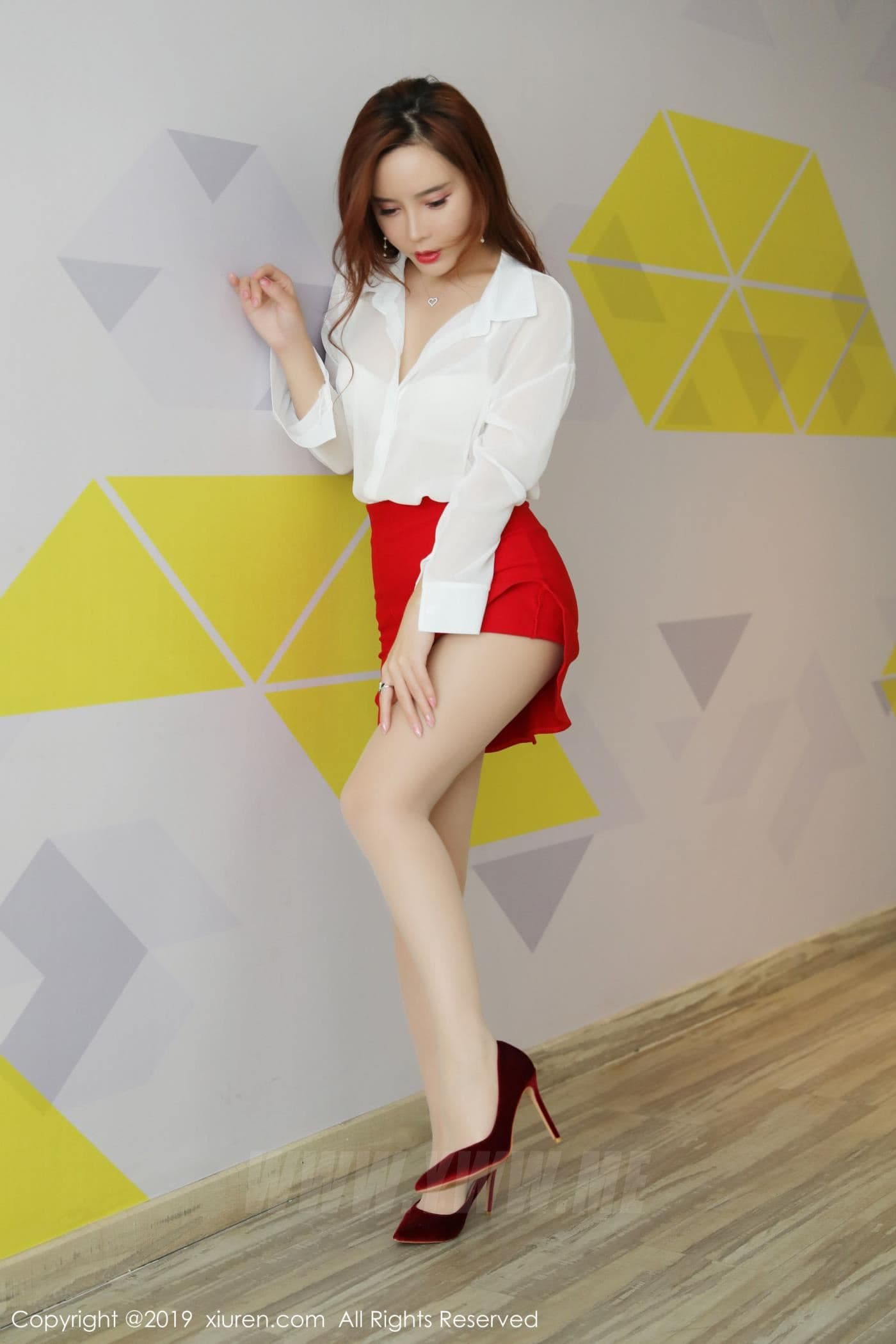 XiuRen秀人网 No.1879 艾小青 短裙 丝袜