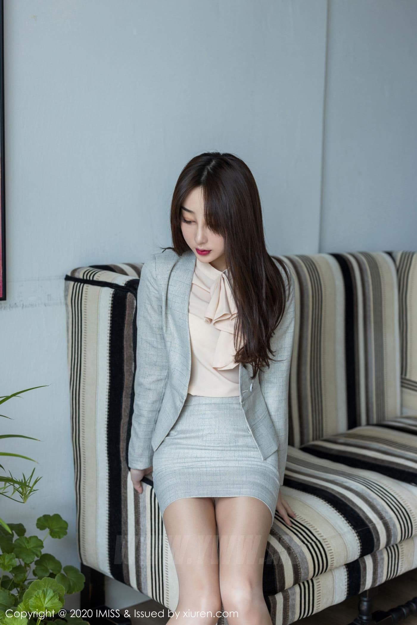IMISS爱蜜社 VOL.435 九月生_ 秘书 美腿
