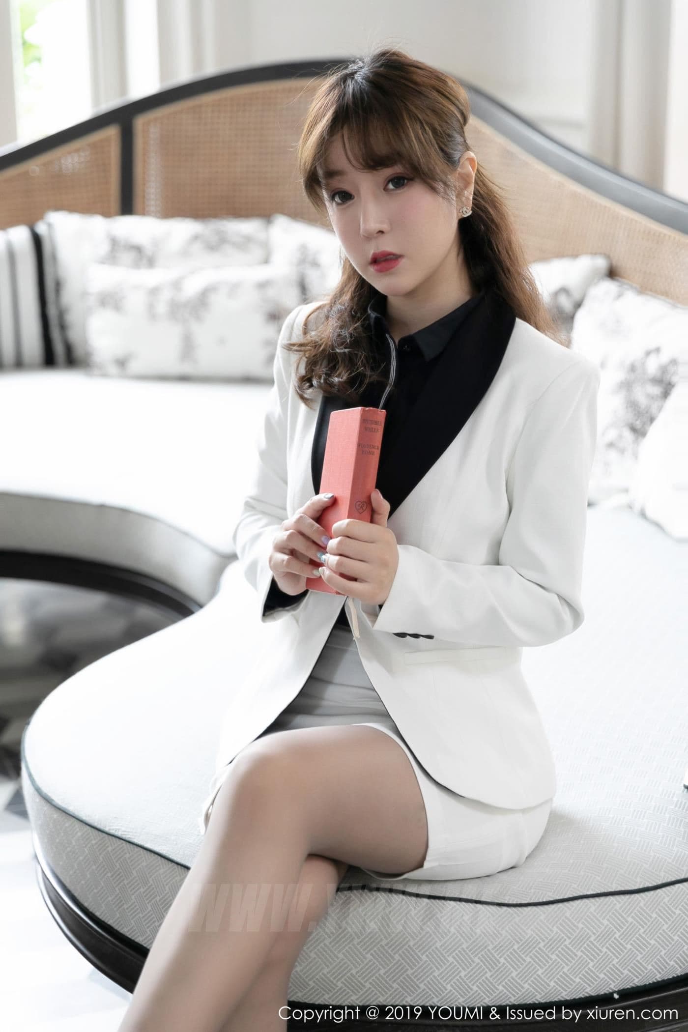 YOUMI尤蜜荟 VOL.301 王雨纯 秘书 美臀