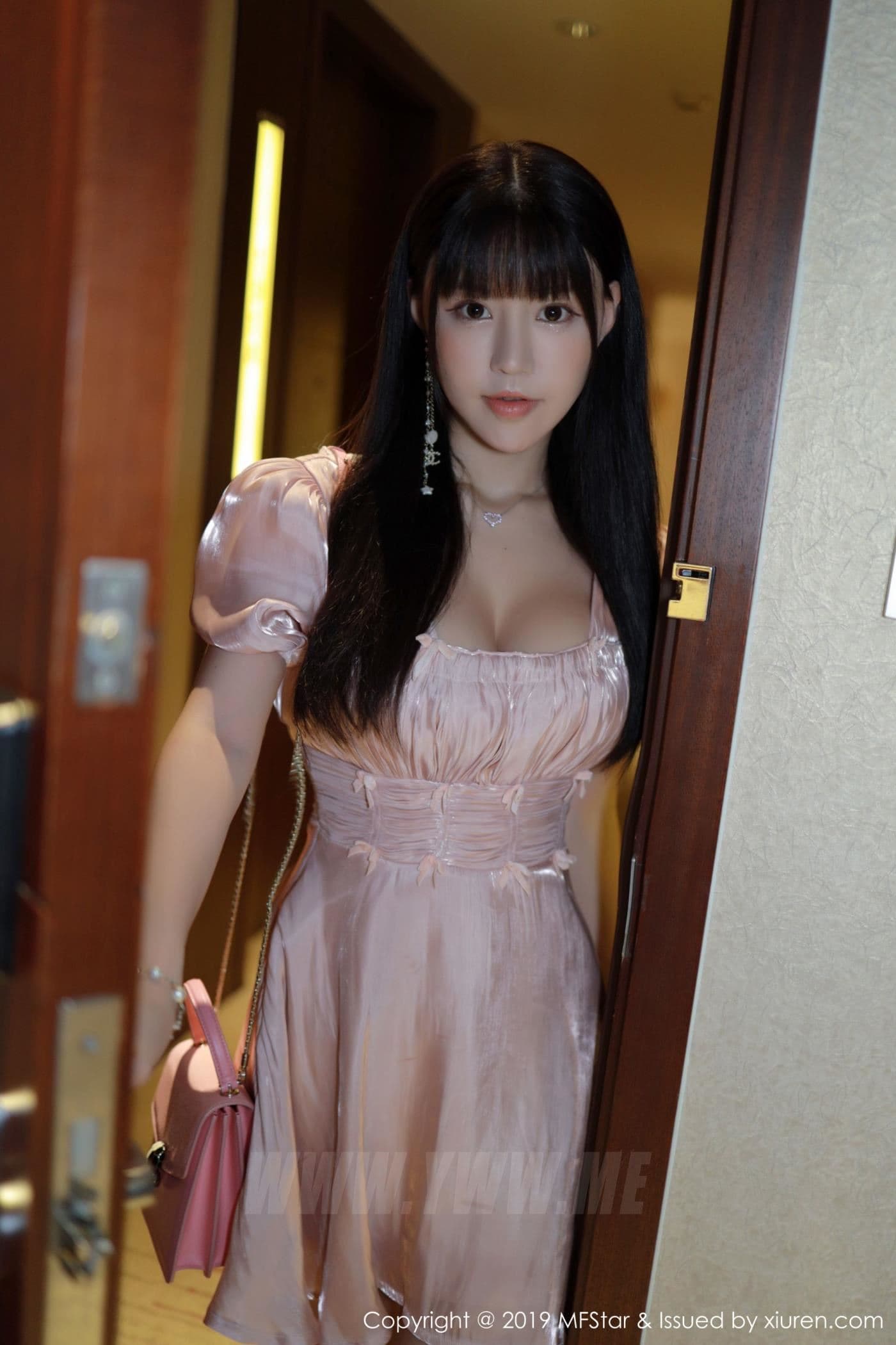MFStar模范学院 VOL.217 Flower朱可儿 美胸 裙子