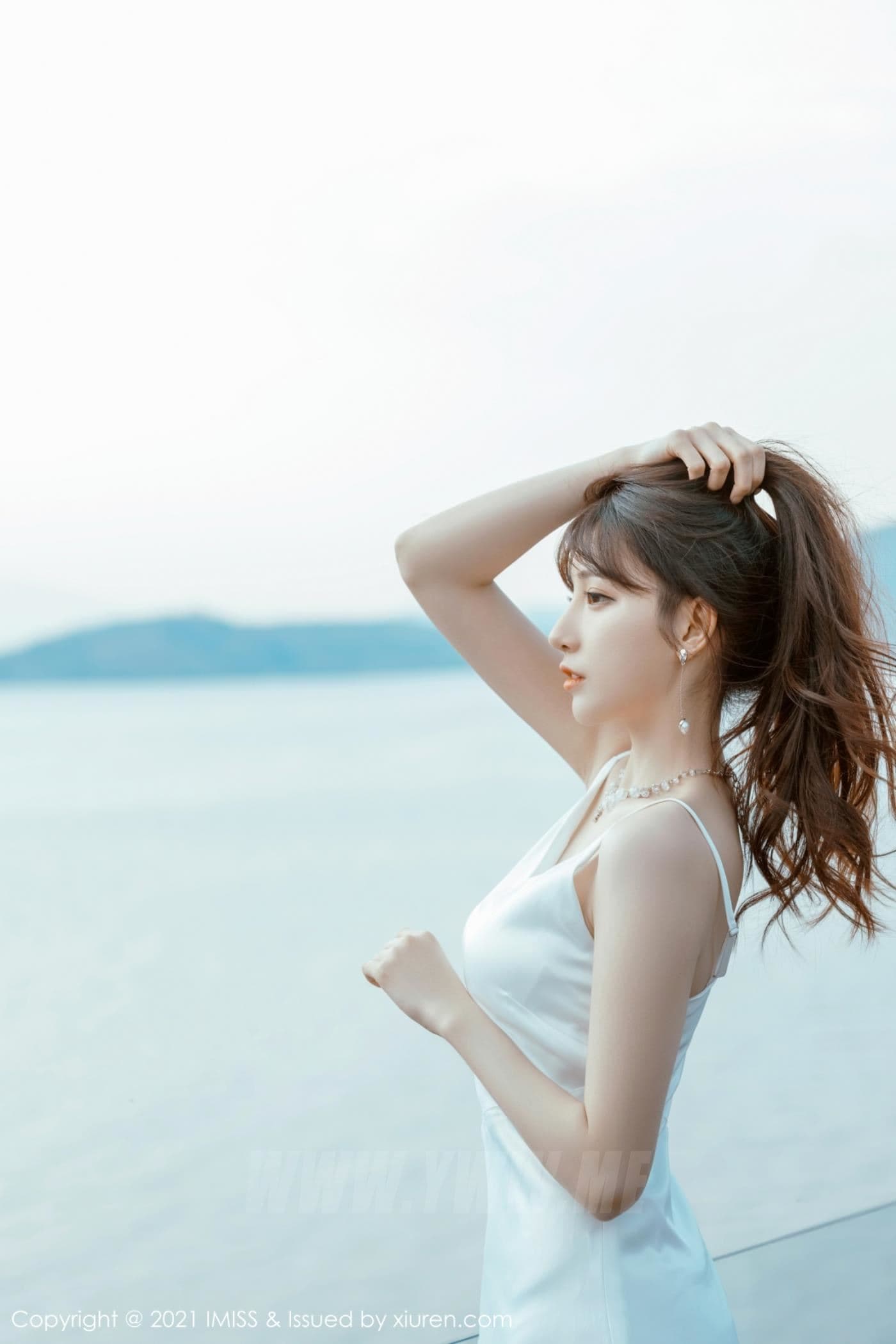 IMISS爱蜜社 VOL.586 Lynn刘奕宁 街拍 美腿