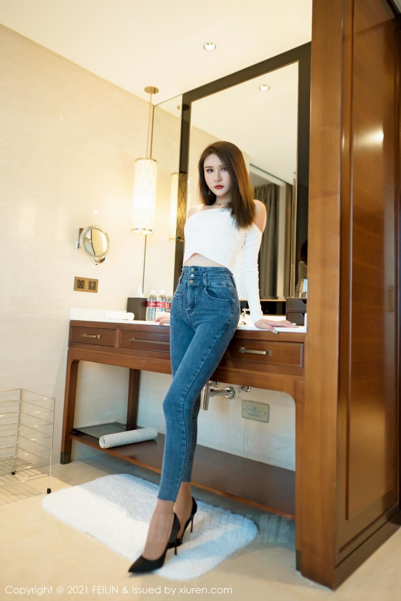 FEILIN嗲囡囡 VOL.389 Emily顾奈奈 丝袜