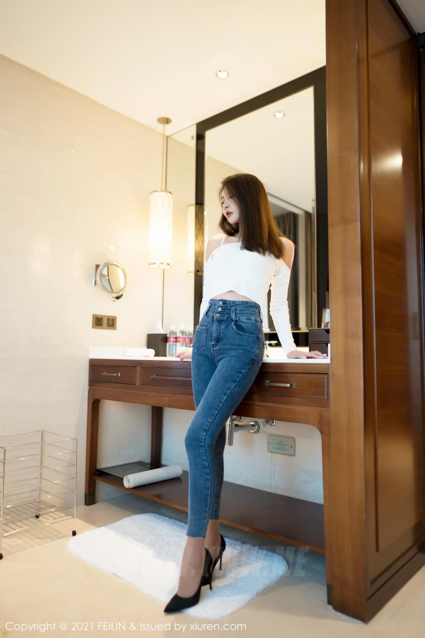 FEILIN嗲囡囡 VOL.389 Emily顾奈奈 丝袜