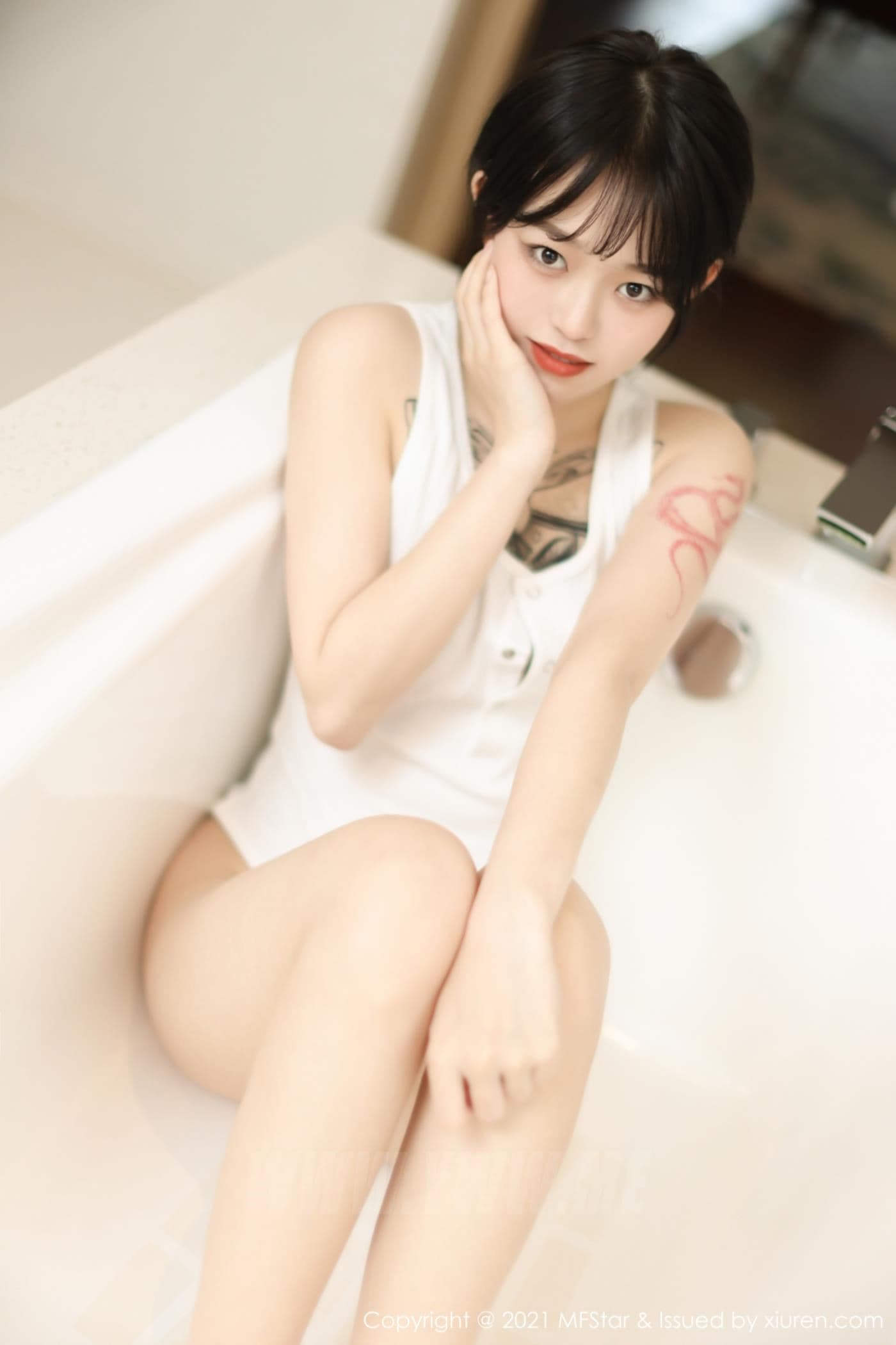 MFStar模范学院 VOL.496 奶瓶子 丽江旅拍