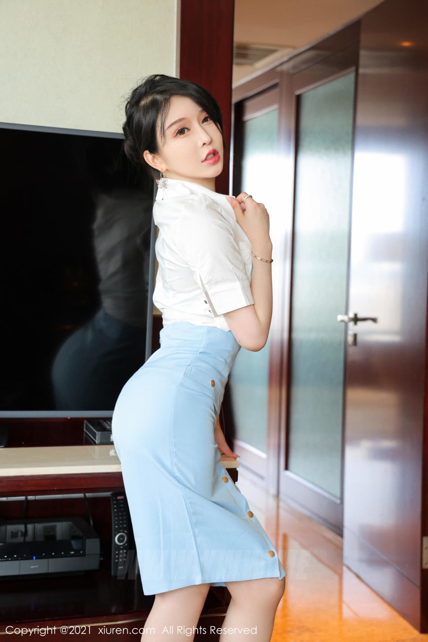 XiuRen秀人网 No.3812 玉兔miki 职业装