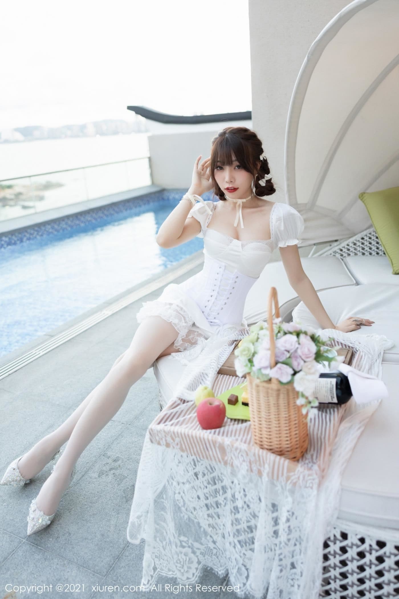 XiuRen秀人网 No.3998 芝芝Booty 泳池