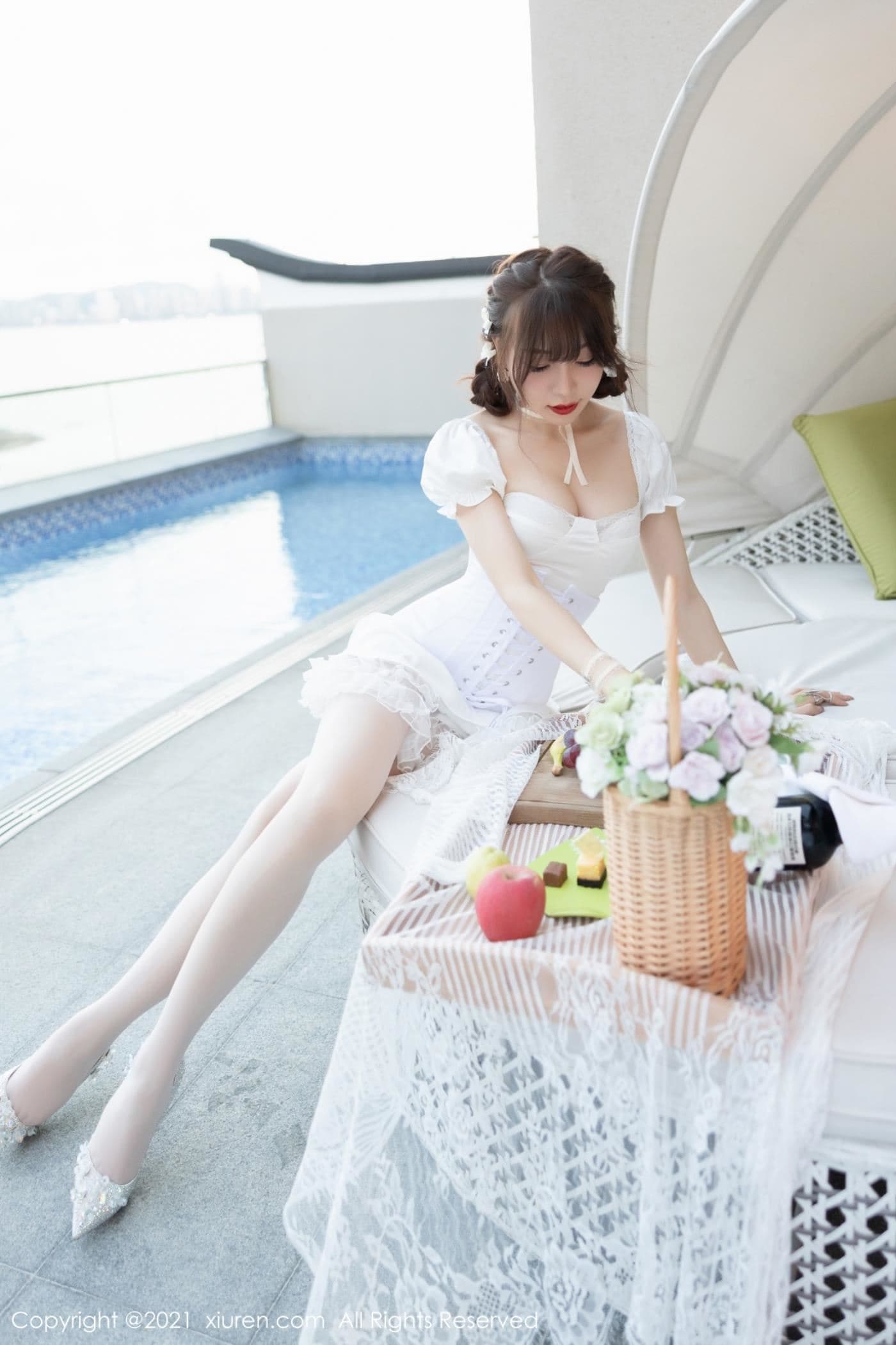 XiuRen秀人网 No.3998 芝芝Booty 泳池