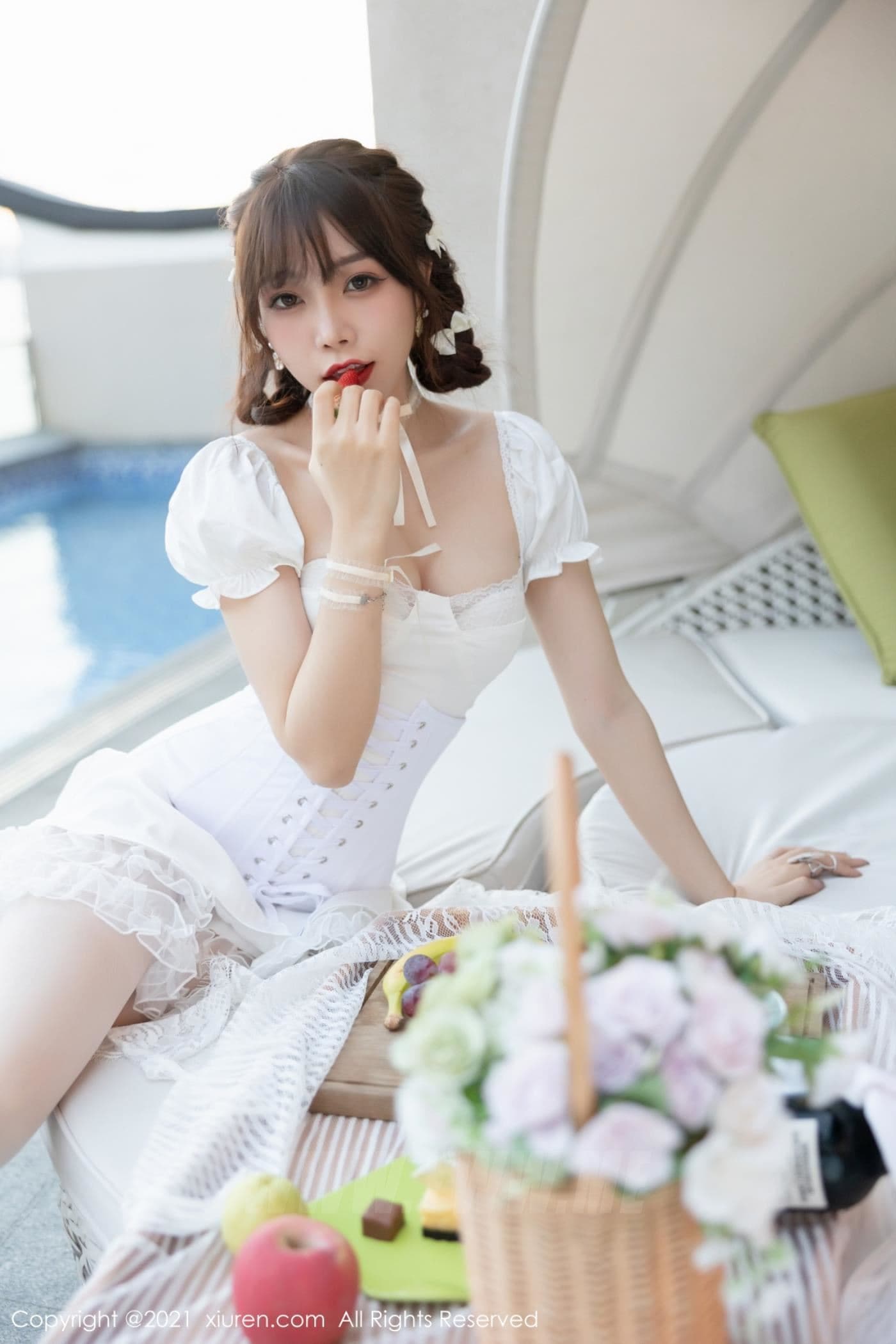 XiuRen秀人网 No.3998 芝芝Booty 泳池
