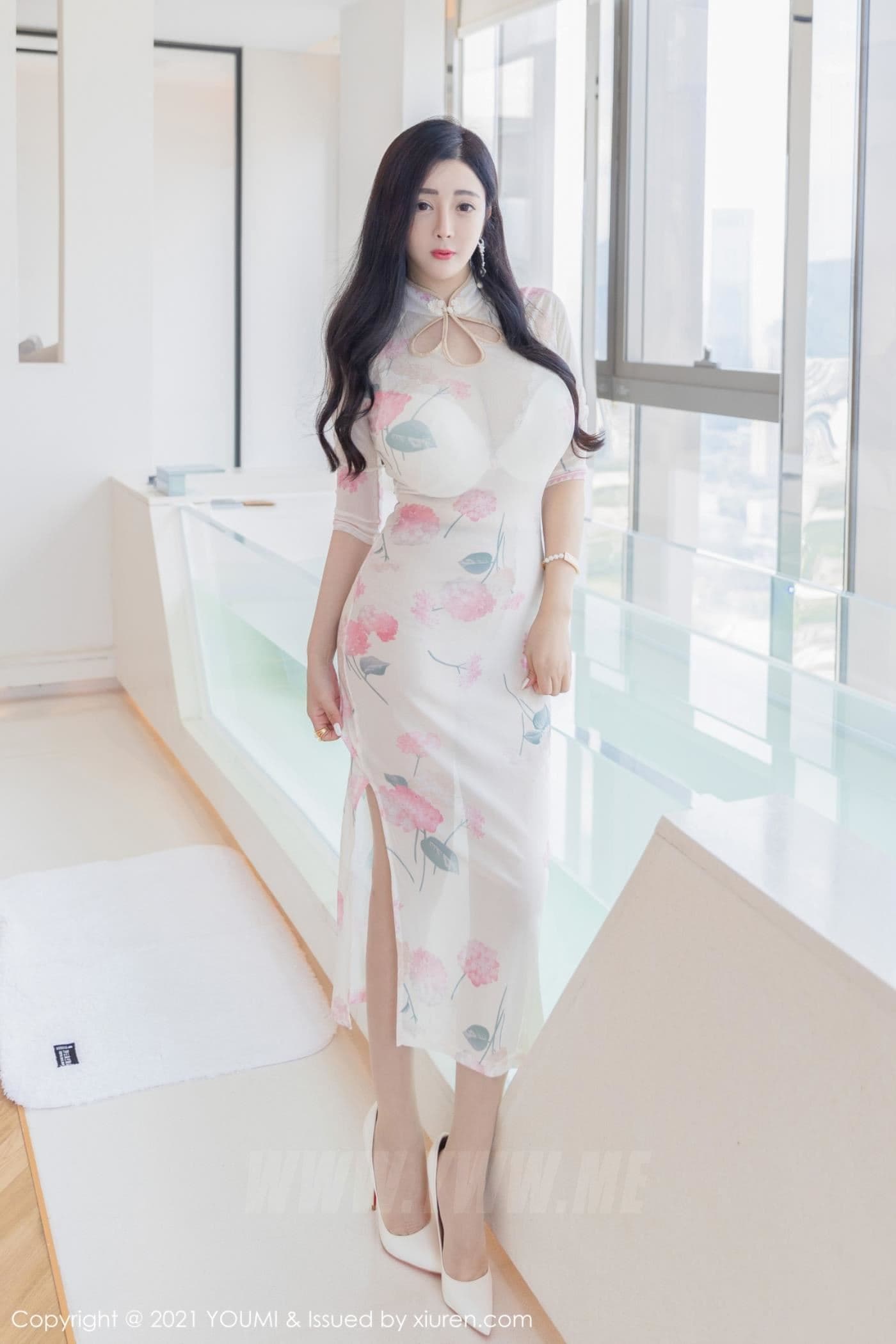 YOUMI尤蜜荟 VOL.706 允爾 旗袍丝袜