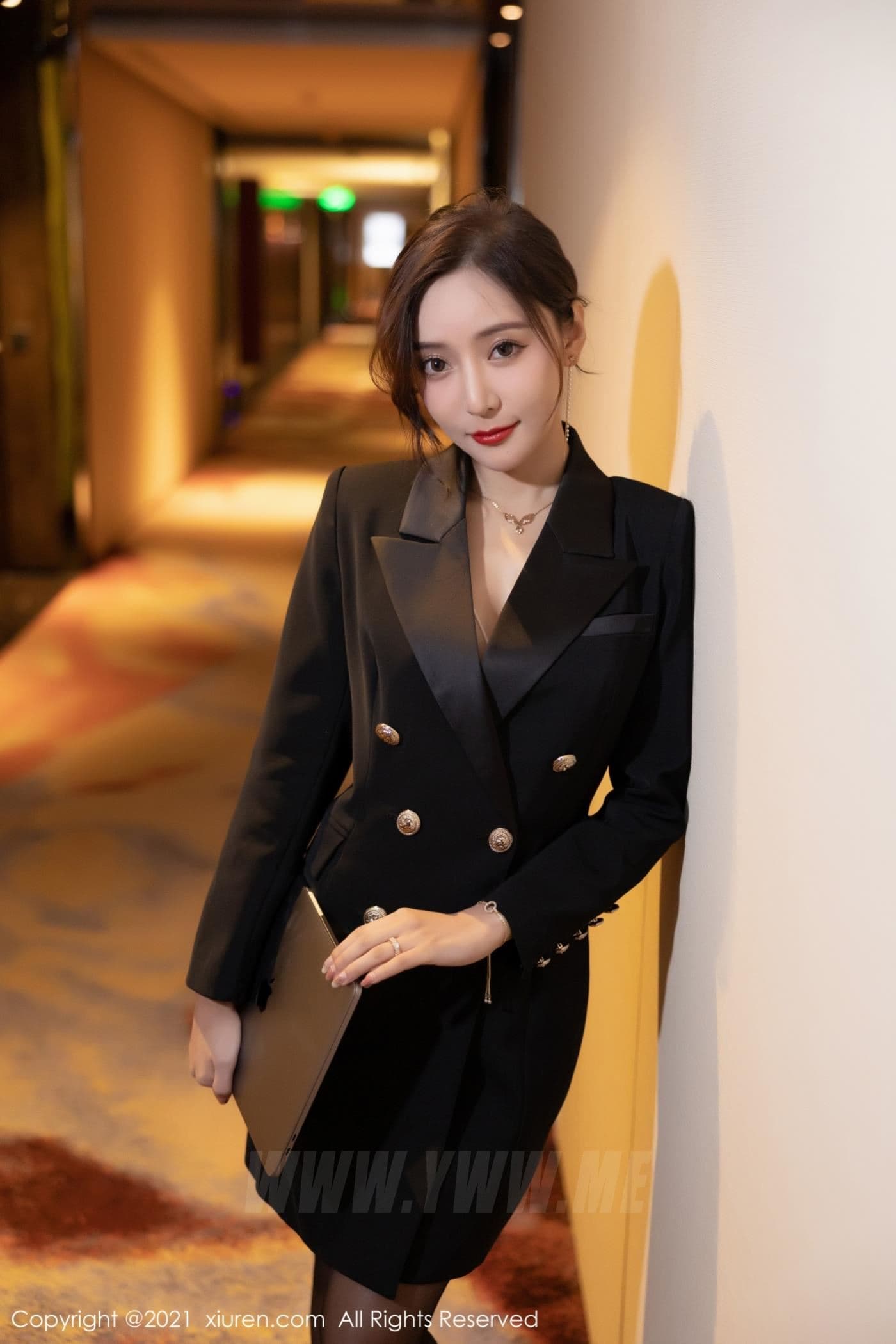 XiuRen秀人网 No.4293 王馨瑶yanni 黑丝美腿