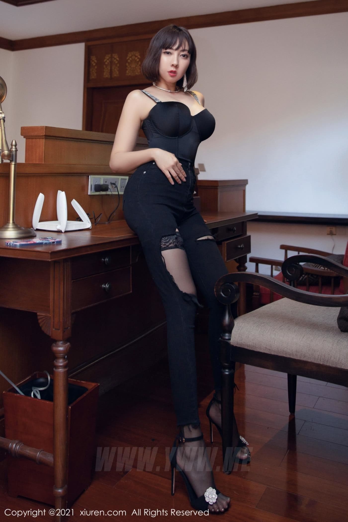 XiuRen秀人网 No.4277 果儿Victoria 御姐妩媚