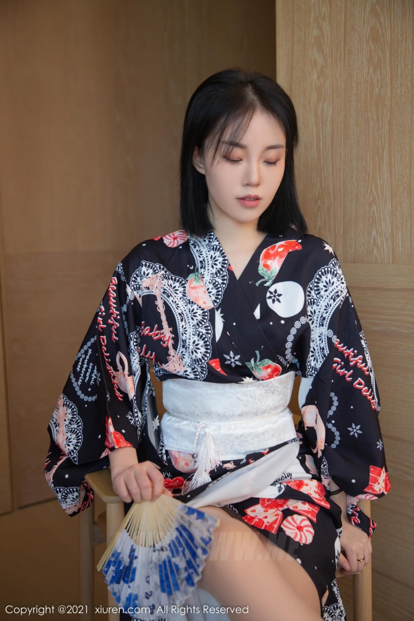 XiuRen秀人网 No.4313 一颗甜蛋黄a 性感美腿