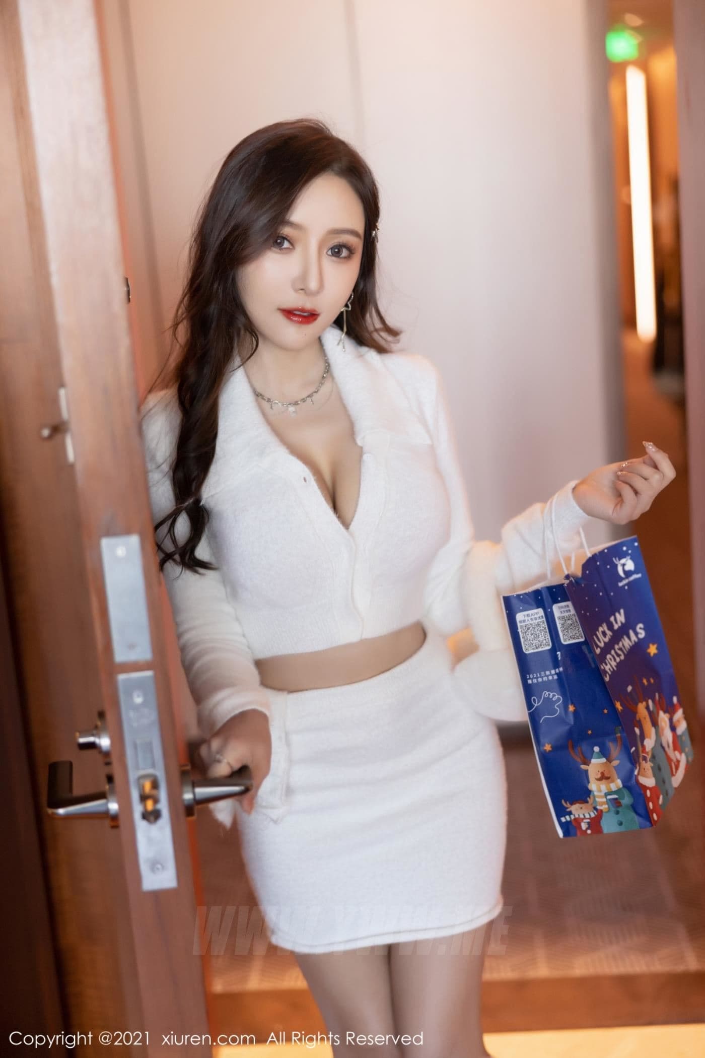 XiuRen秀人网 No.4359 王馨瑶yanni 圣诞主题