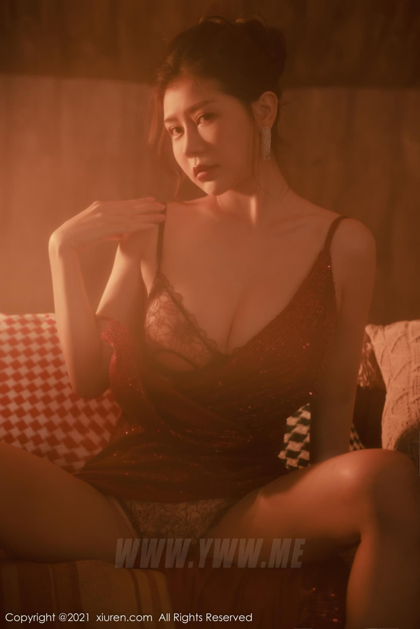 XiuRen秀人网 No.4357 尹甜甜 性感御姐