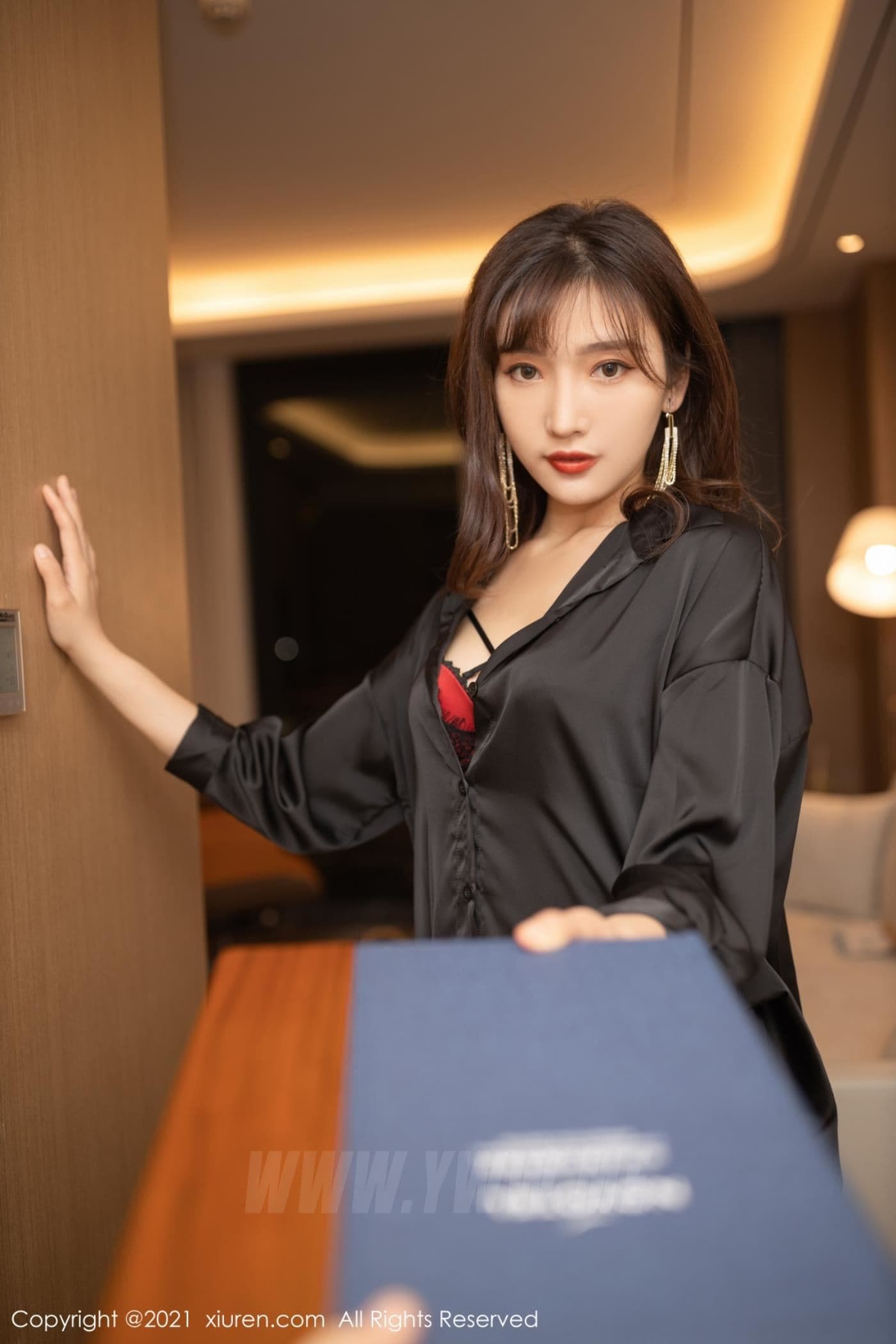 XiuRen秀人网 No.4396 陆萱萱 黑丝美腿