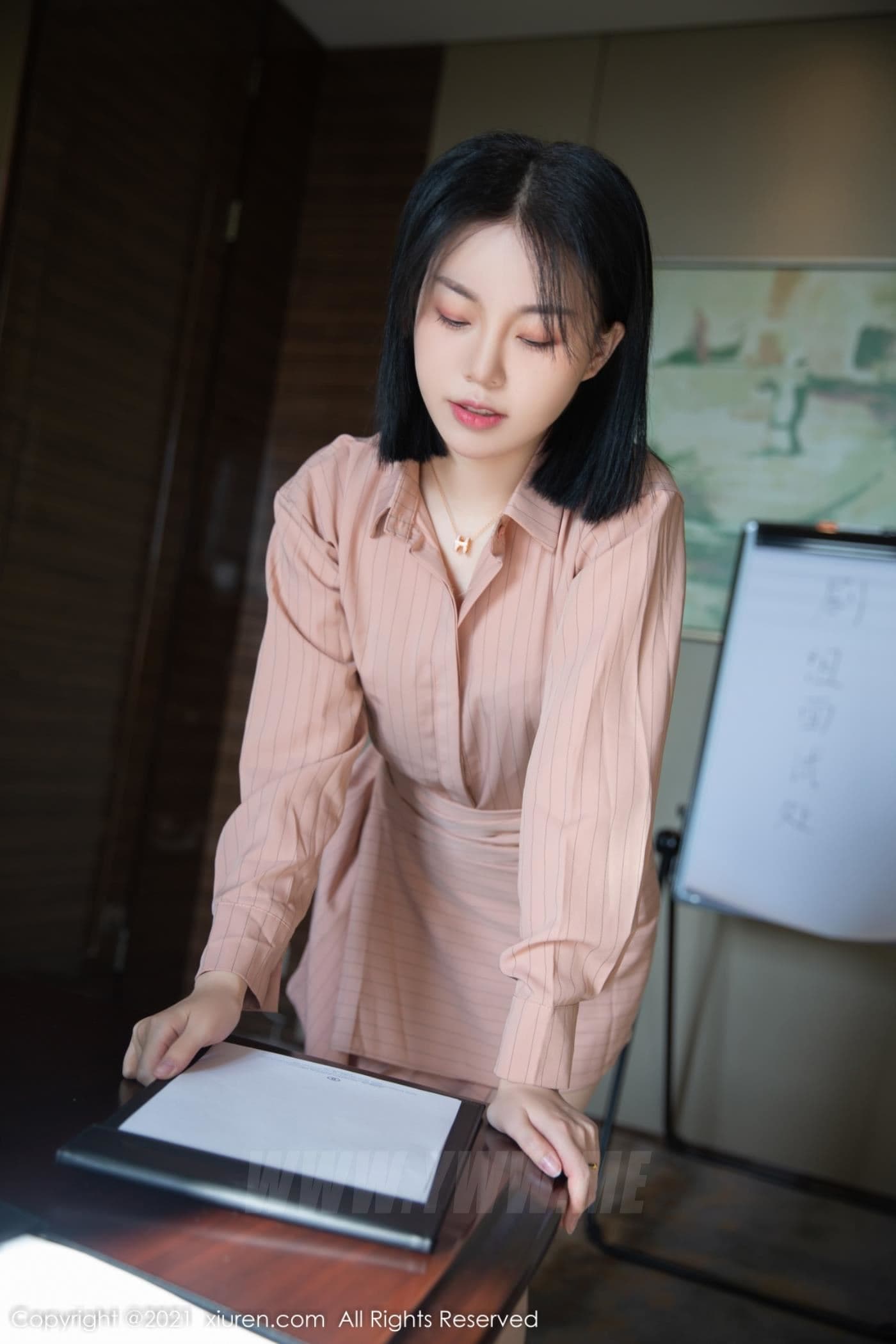 XiuRen秀人网 No.4393 一颗甜蛋黄a 性感美腿