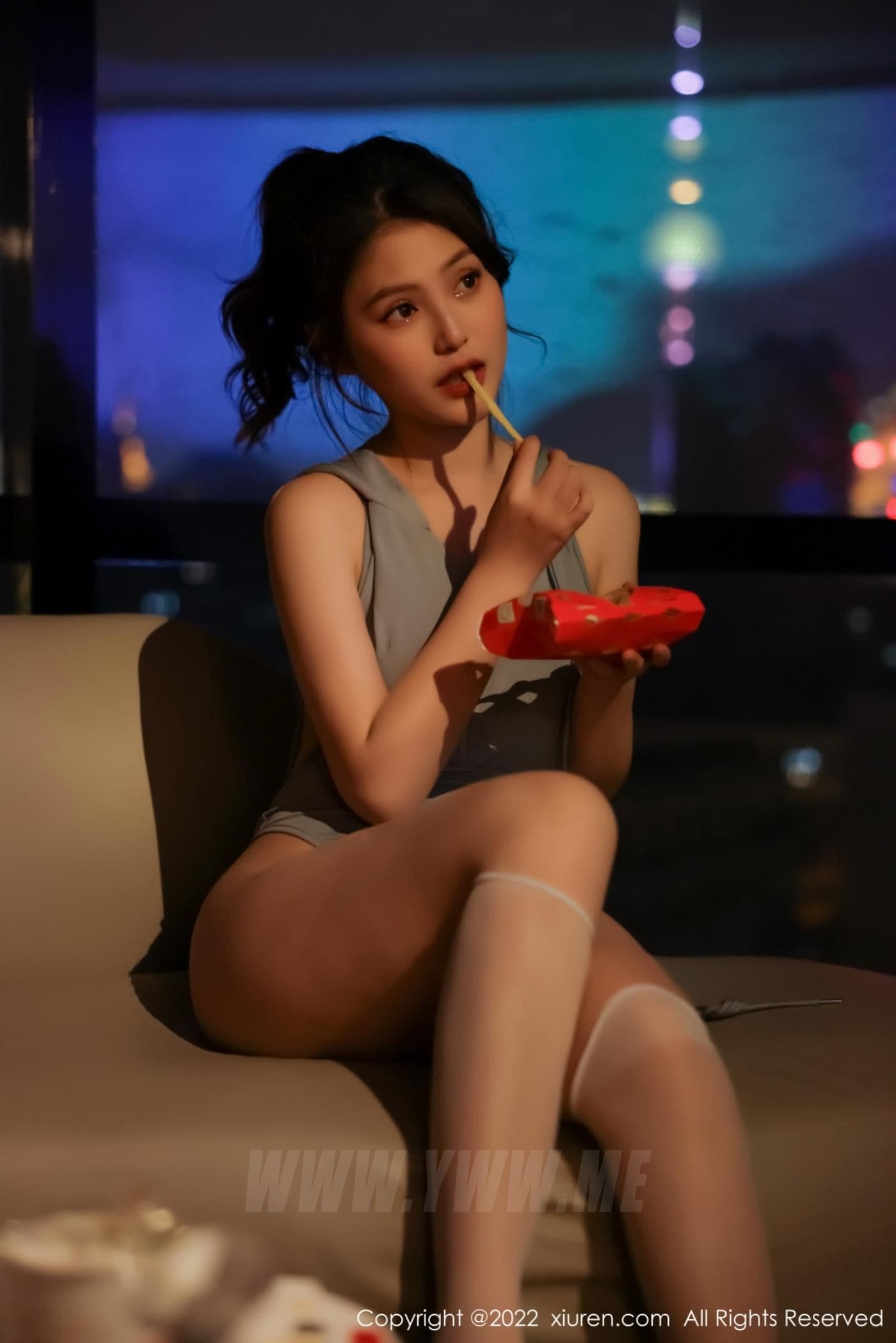 XiuRen秀人网 No.4490 你的兔妹妹 活泼美腿