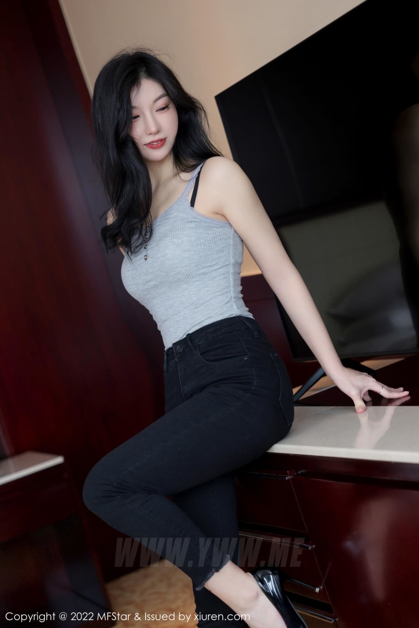 MFStar模范学院 VOL.557 人间荒糖 美腿牛仔裤