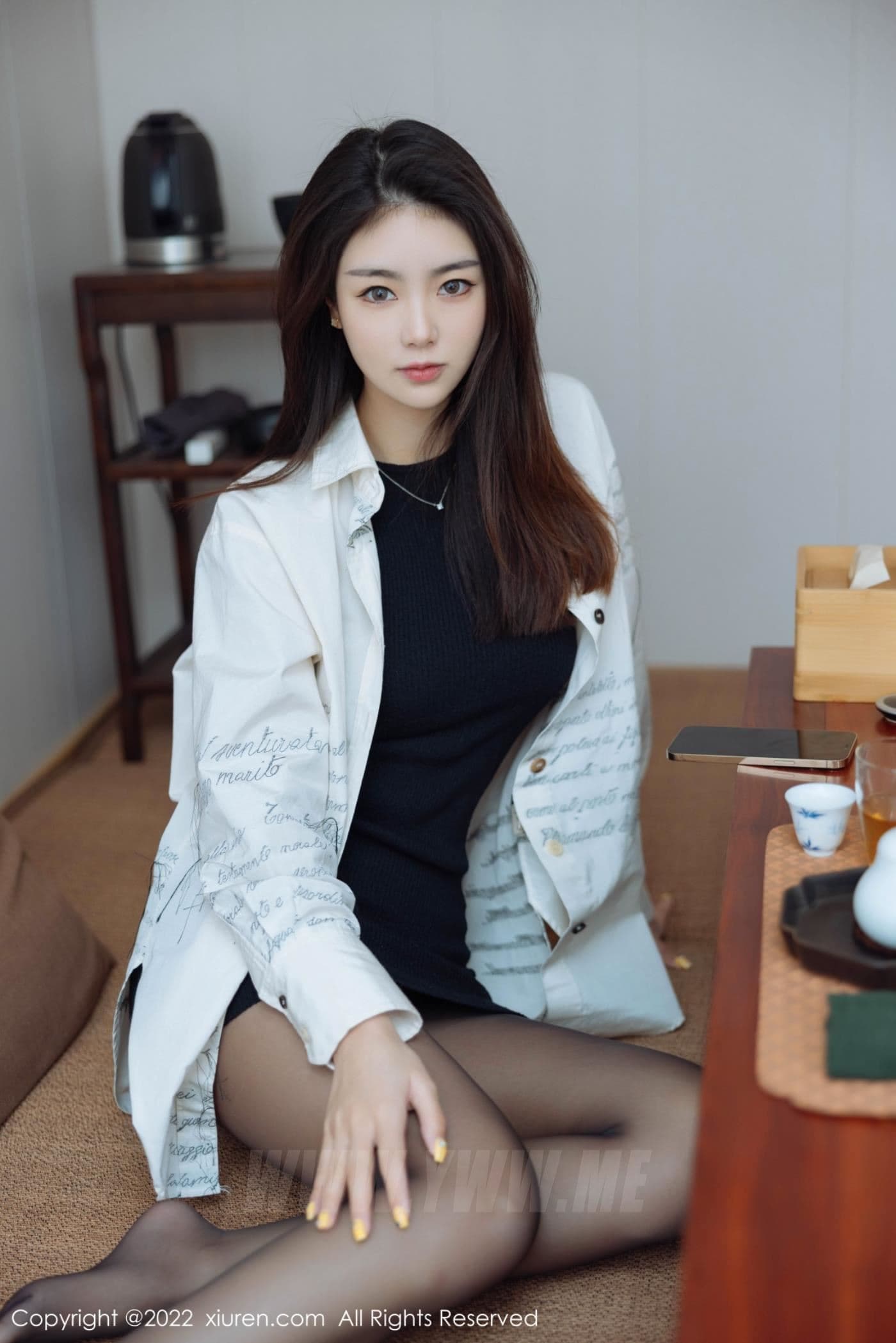 XiuRen秀人网 No.4832 可樂Vicky 黑丝美腿
