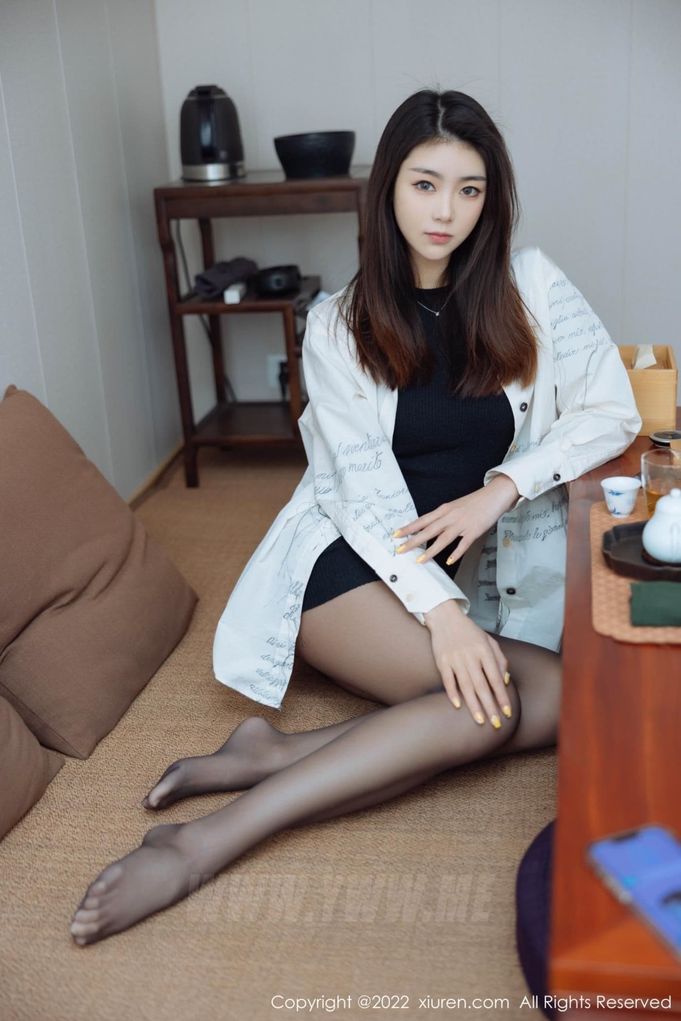 XiuRen秀人网 No.4832 可樂Vicky 黑丝美腿