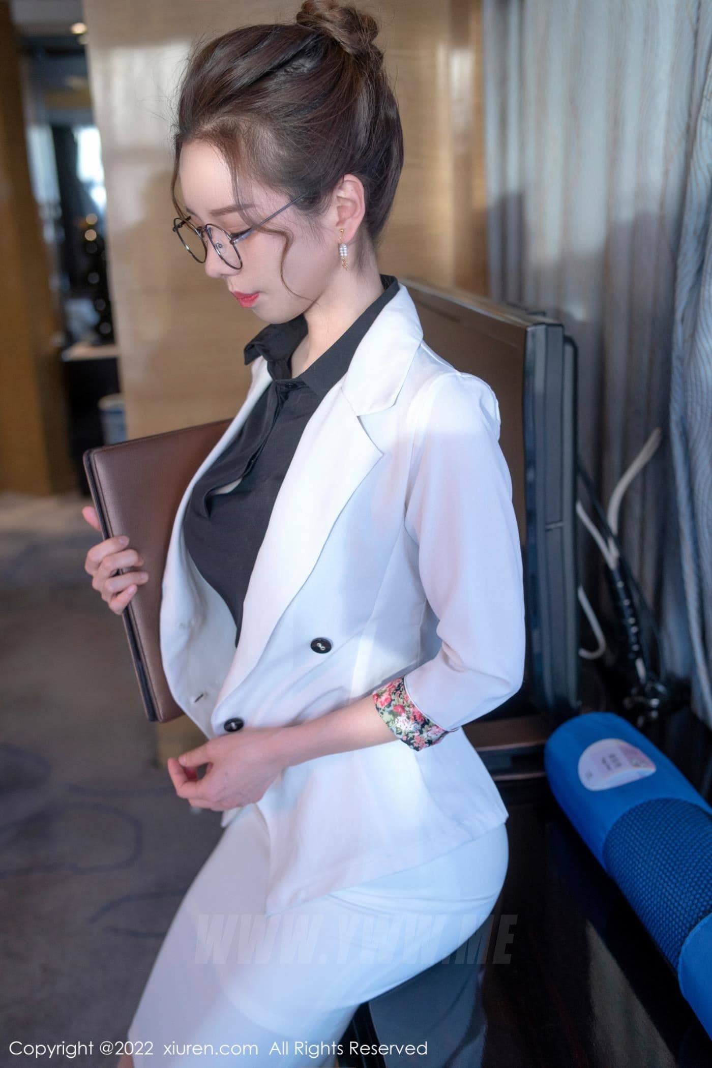 XiuRen秀人网 No.4917 大美媚京 丝袜美腿