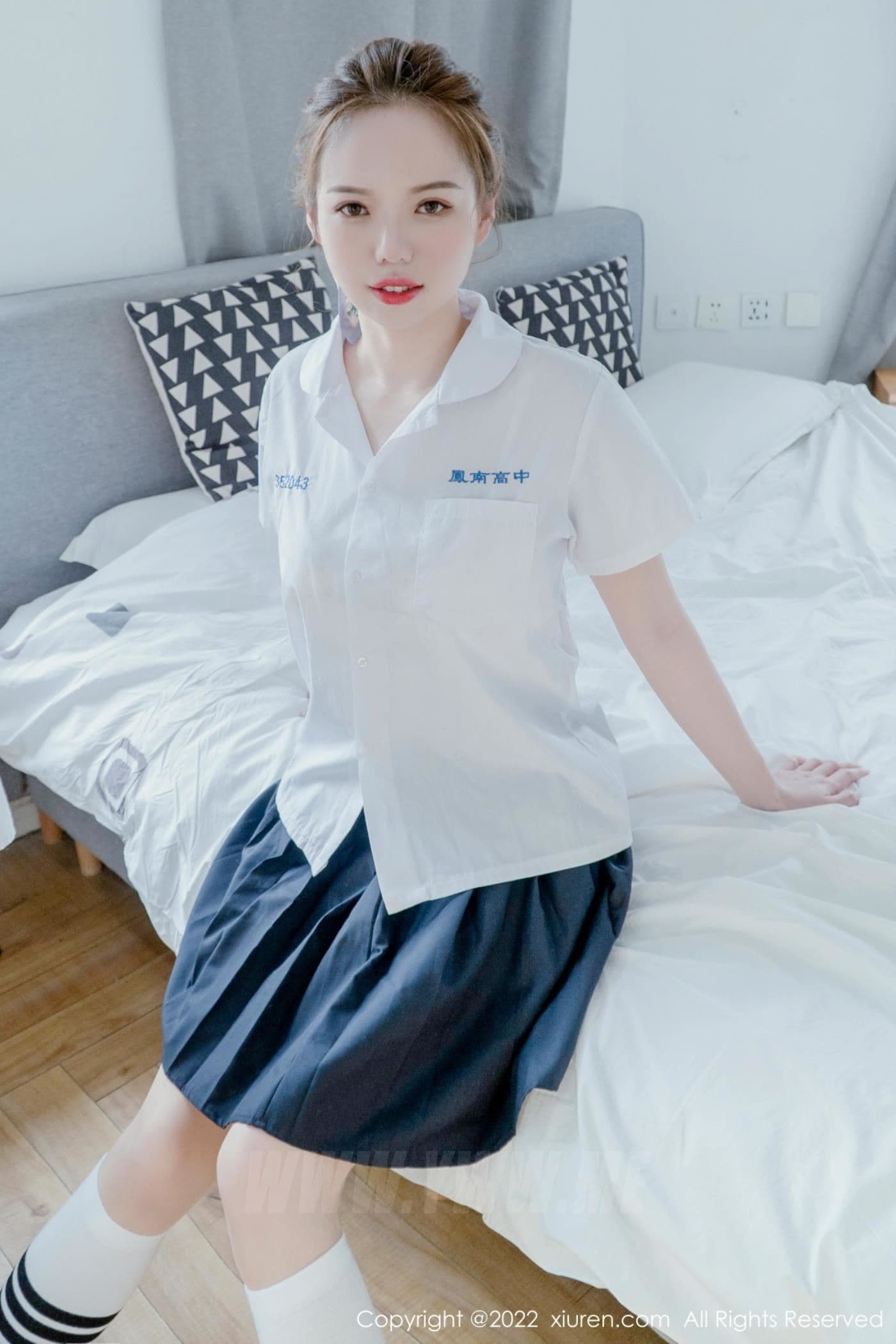 XiuRen秀人网 No.4981 大美媚京 丝袜美臀