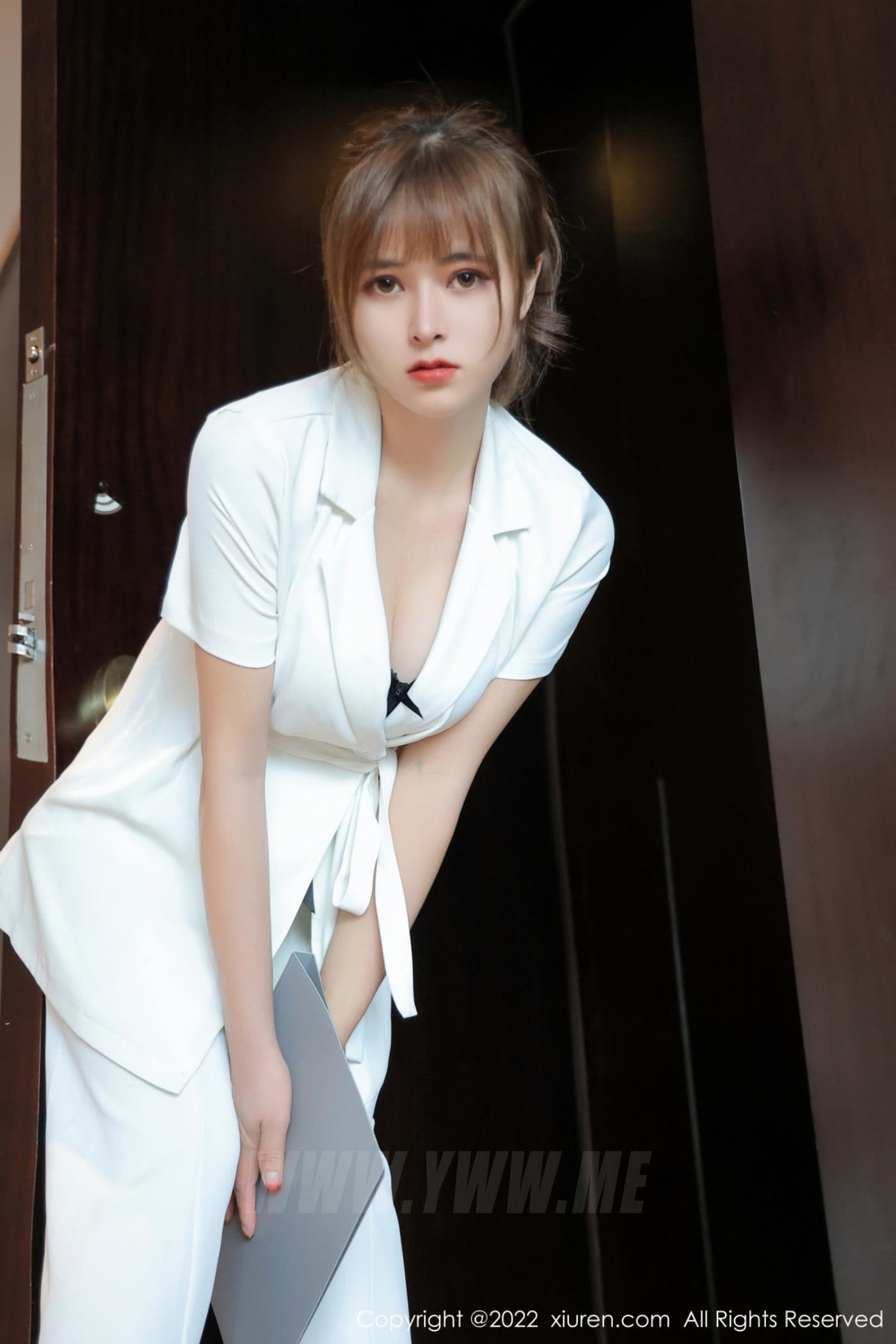 XiuRen秀人网 No.5019 奈沐子 Ol装扮美腿