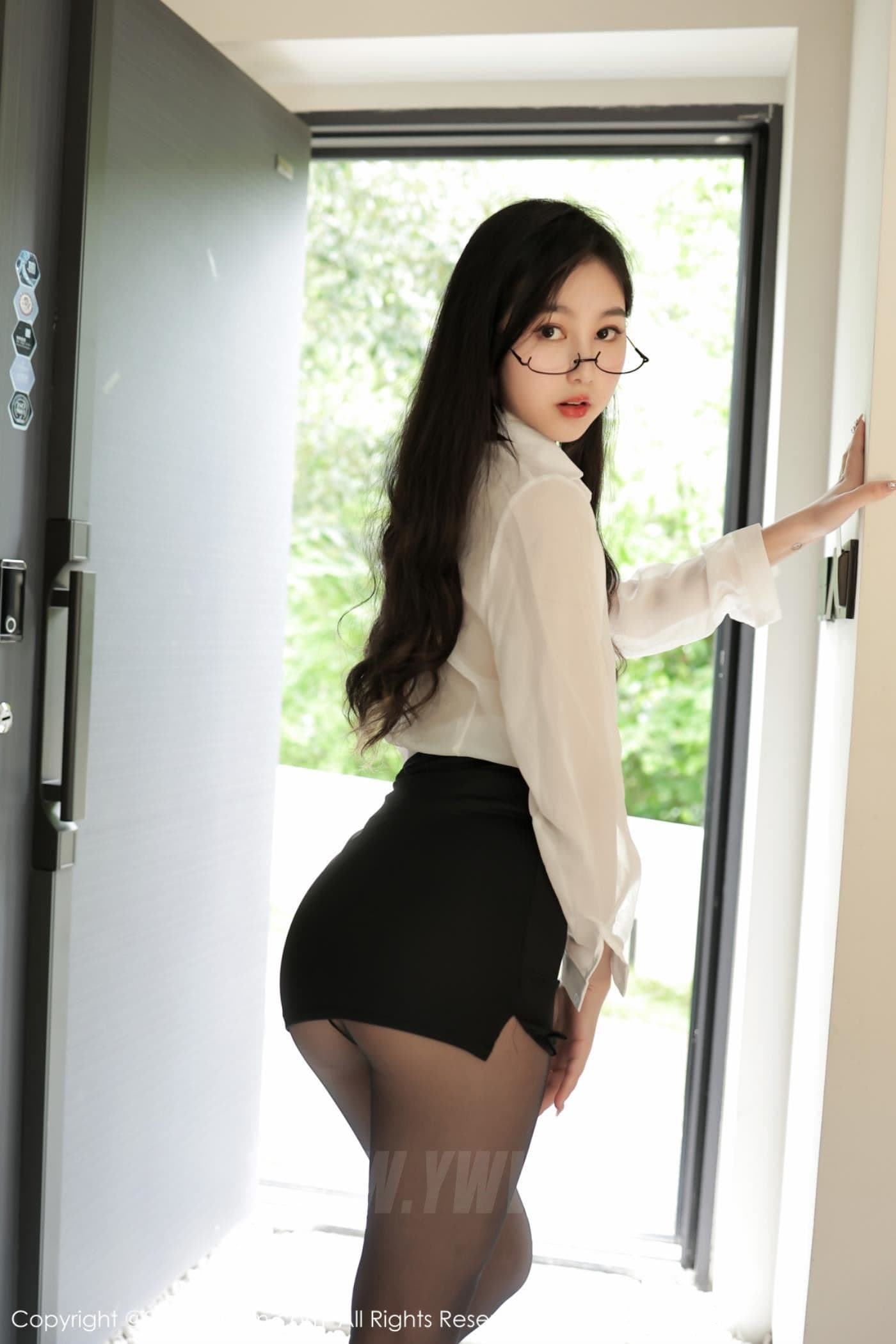 XiuRen秀人网 No.5117 谢晚晚 黑丝美腿