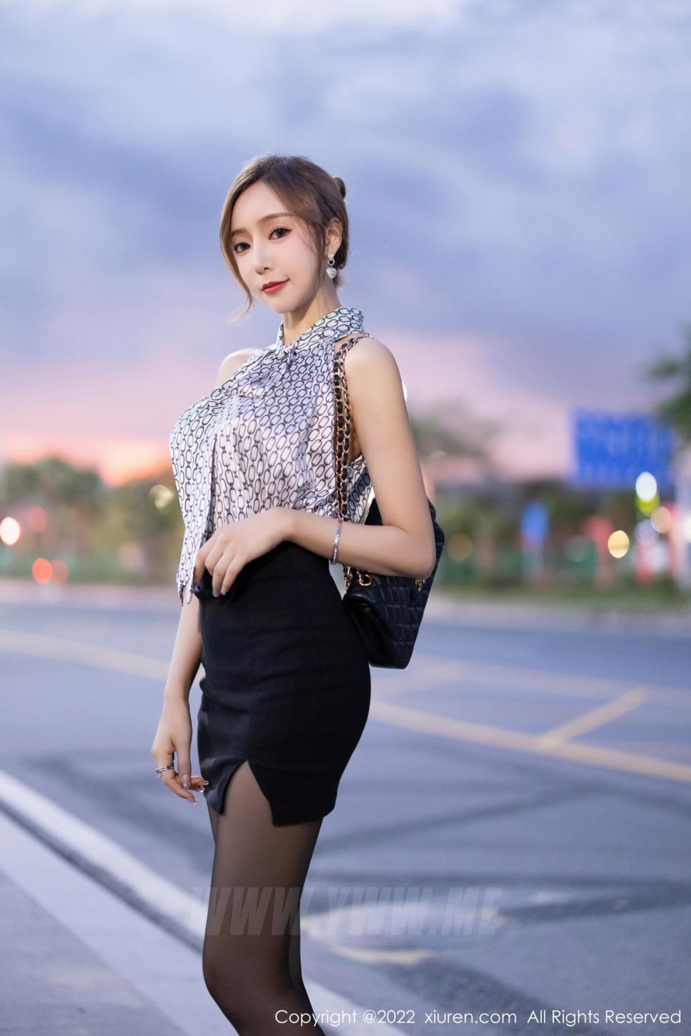 XiuRen秀人网 No.5325 王馨瑶yanni 黑丝美腿