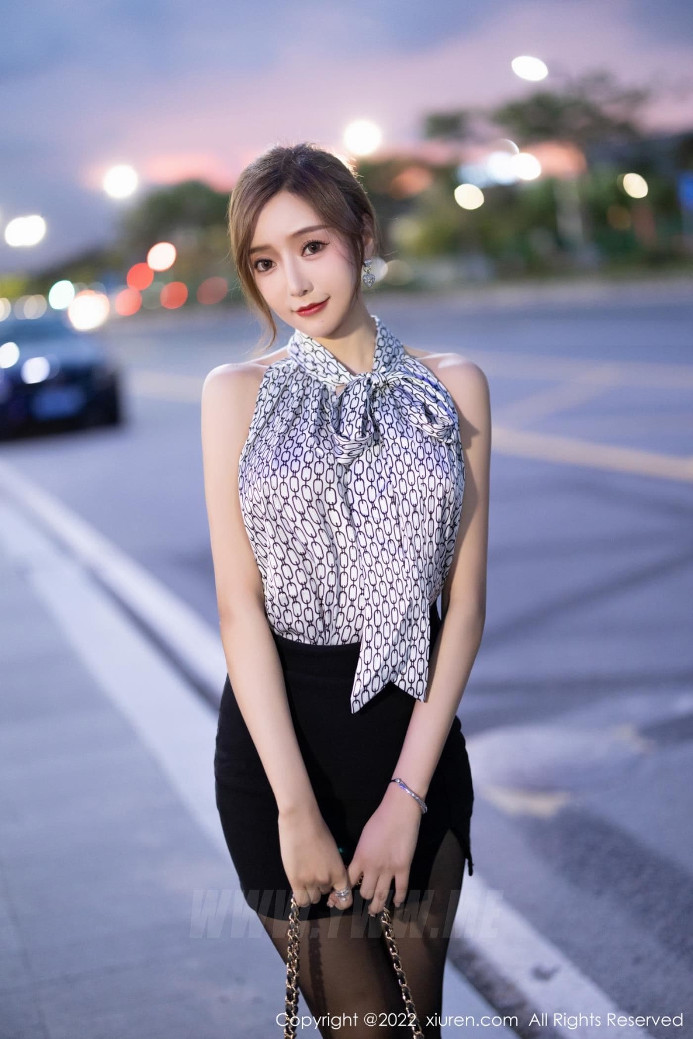 XiuRen秀人网 No.5325 王馨瑶yanni 黑丝美腿