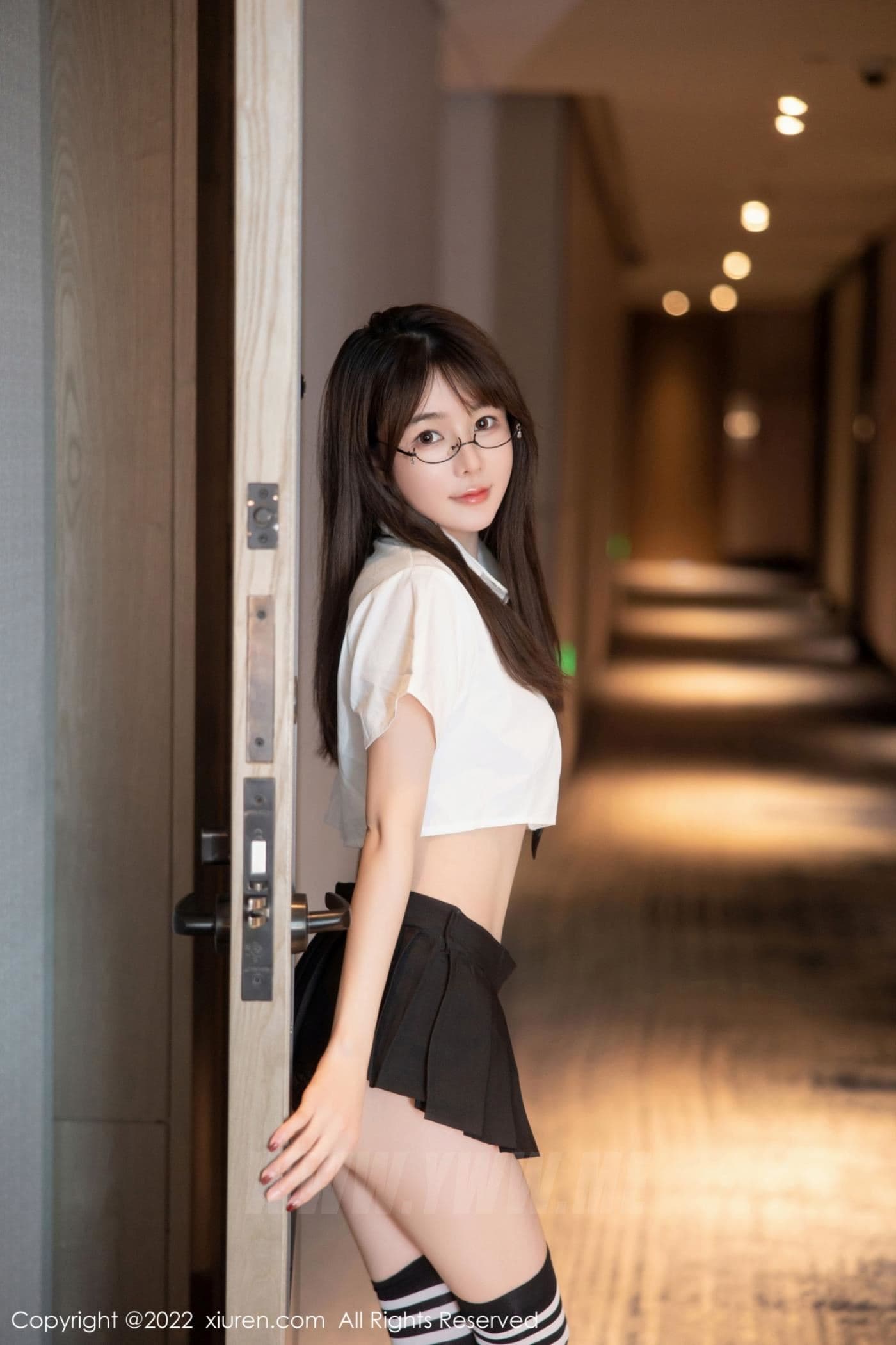 XiuRen秀人网 No.5365 婠婠么 丝袜美腿