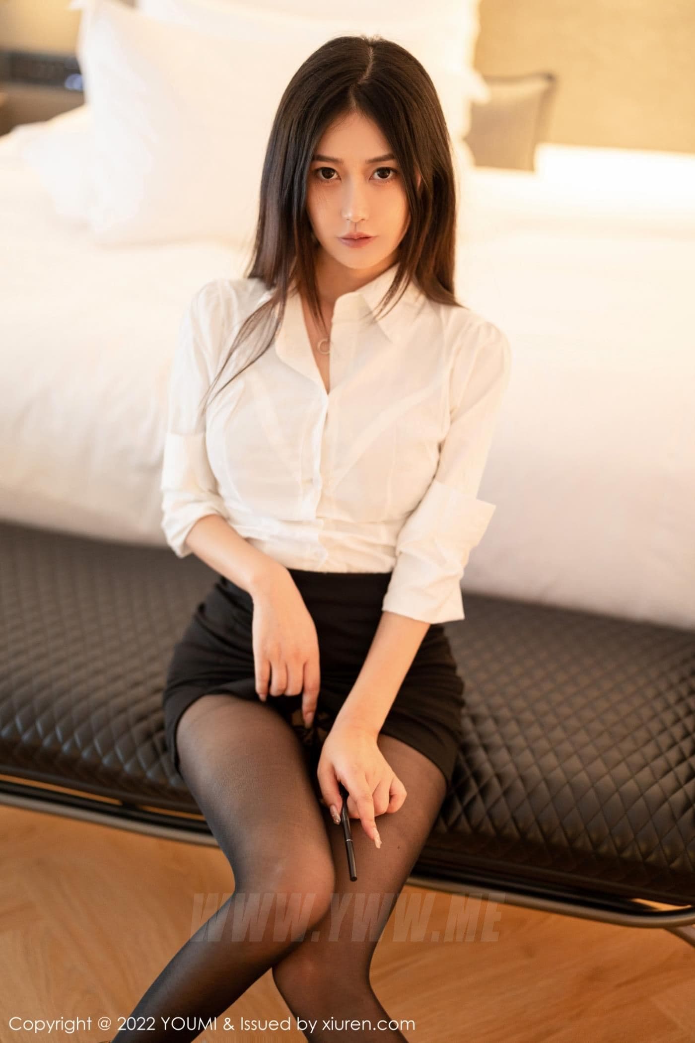 YOUMI尤蜜荟 VOL.827 laura阿姣 黑丝美腿