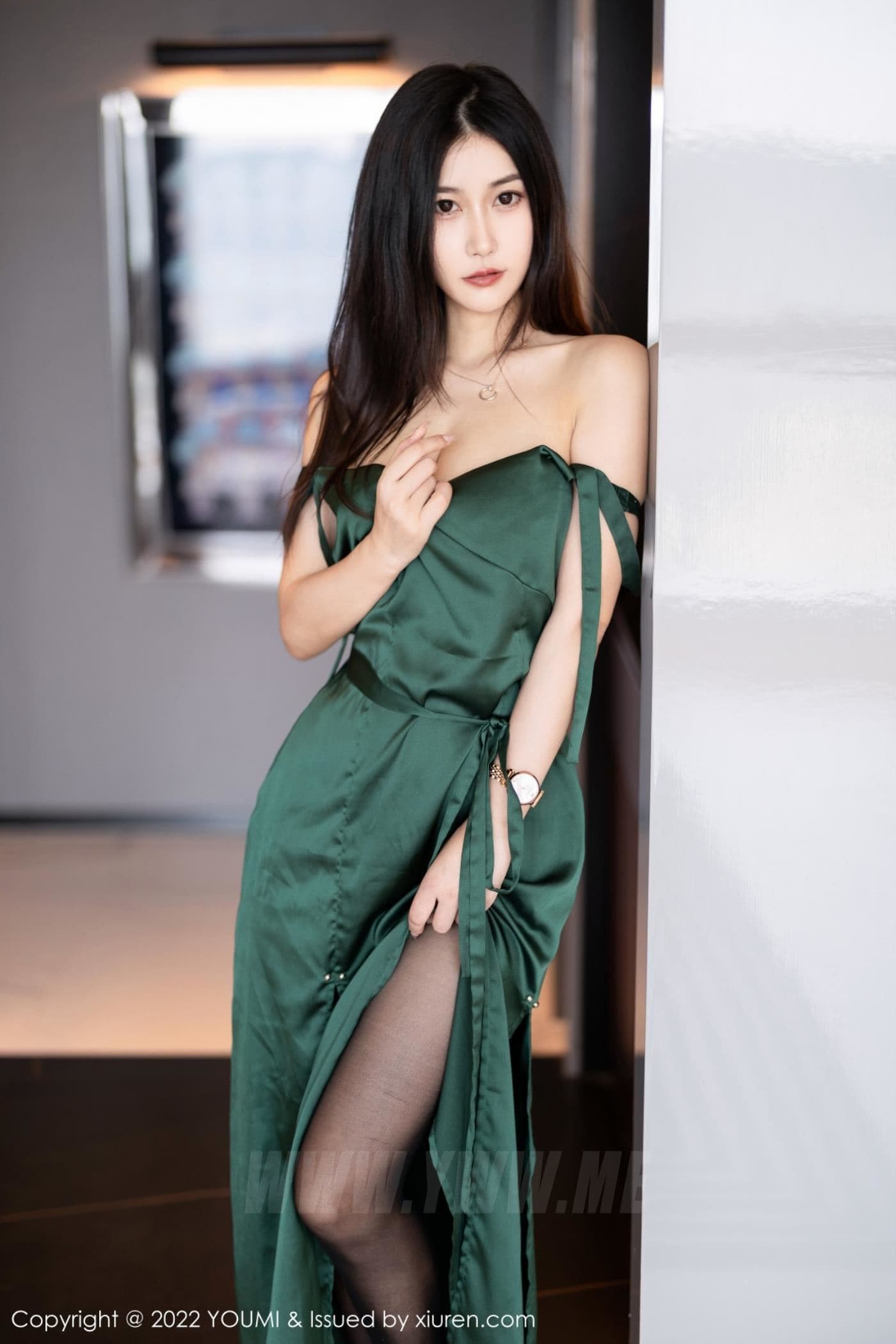 YOUMI尤蜜荟 VOL.837 laura阿姣 黑丝长裙