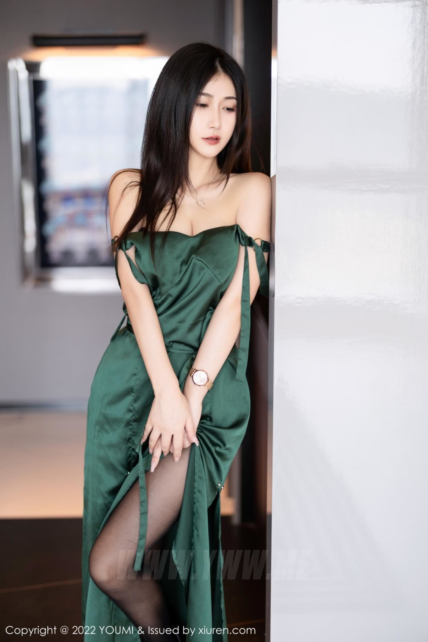 YOUMI尤蜜荟 VOL.837 laura阿姣 黑丝长裙