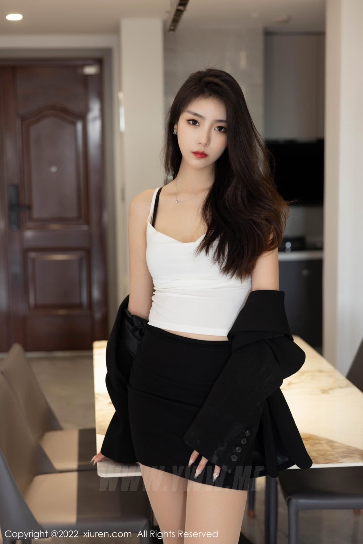 XiuRen秀人网 No.5530 可樂Vicky 短裙美腿