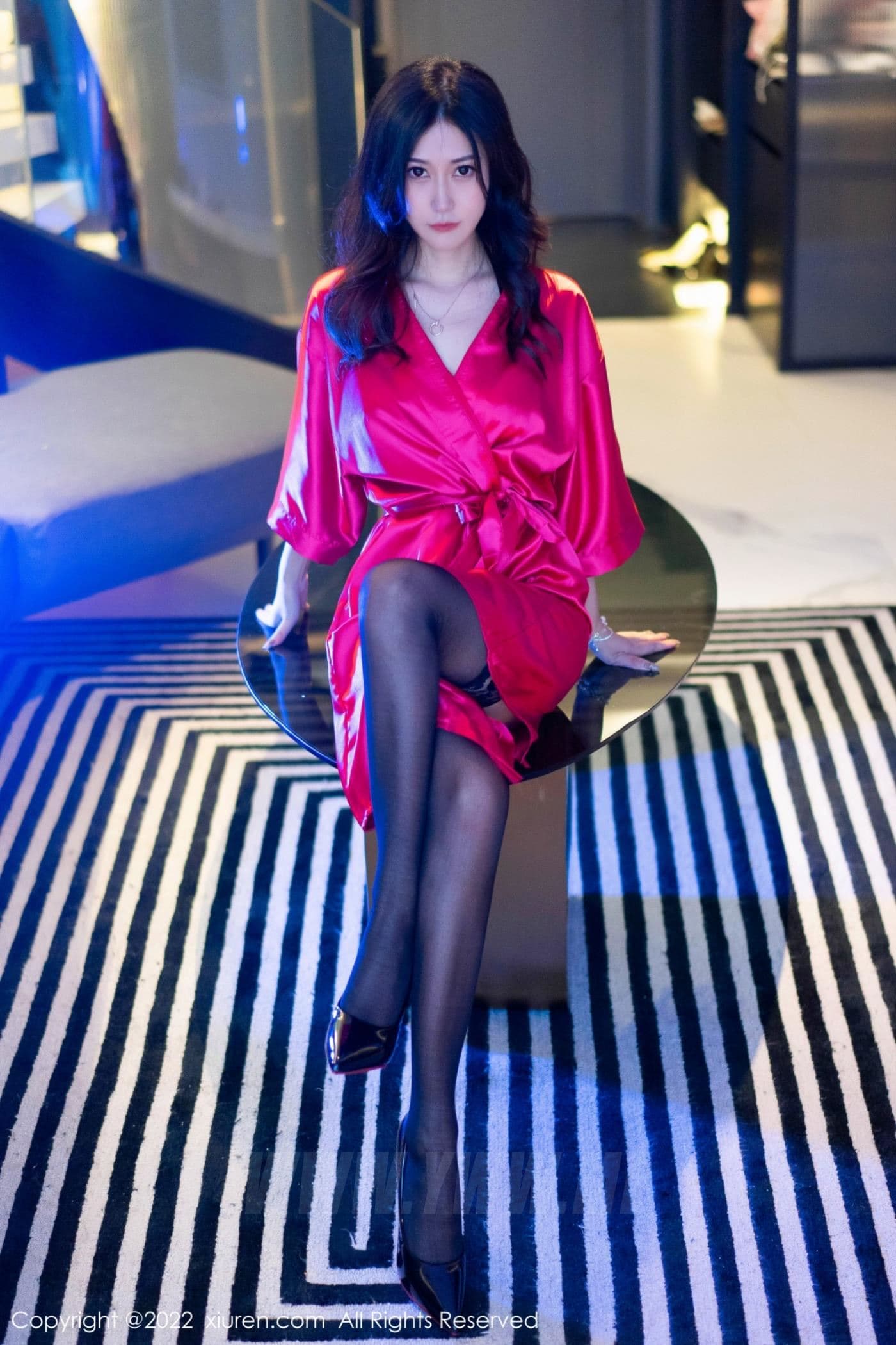 XiuRen秀人网 No.5586 laura阿姣 黑丝美腿
