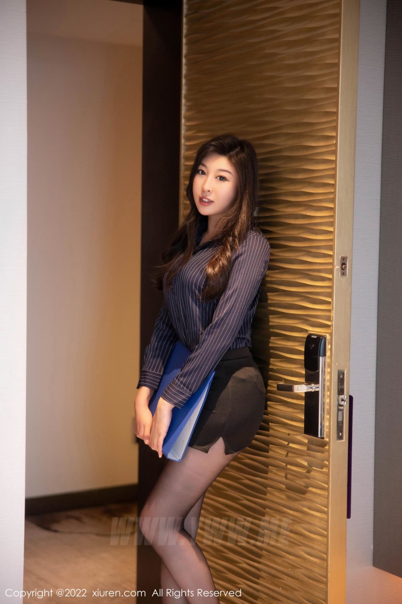 XiuRen秀人网 No.5604 卡卡酱 新人美腿