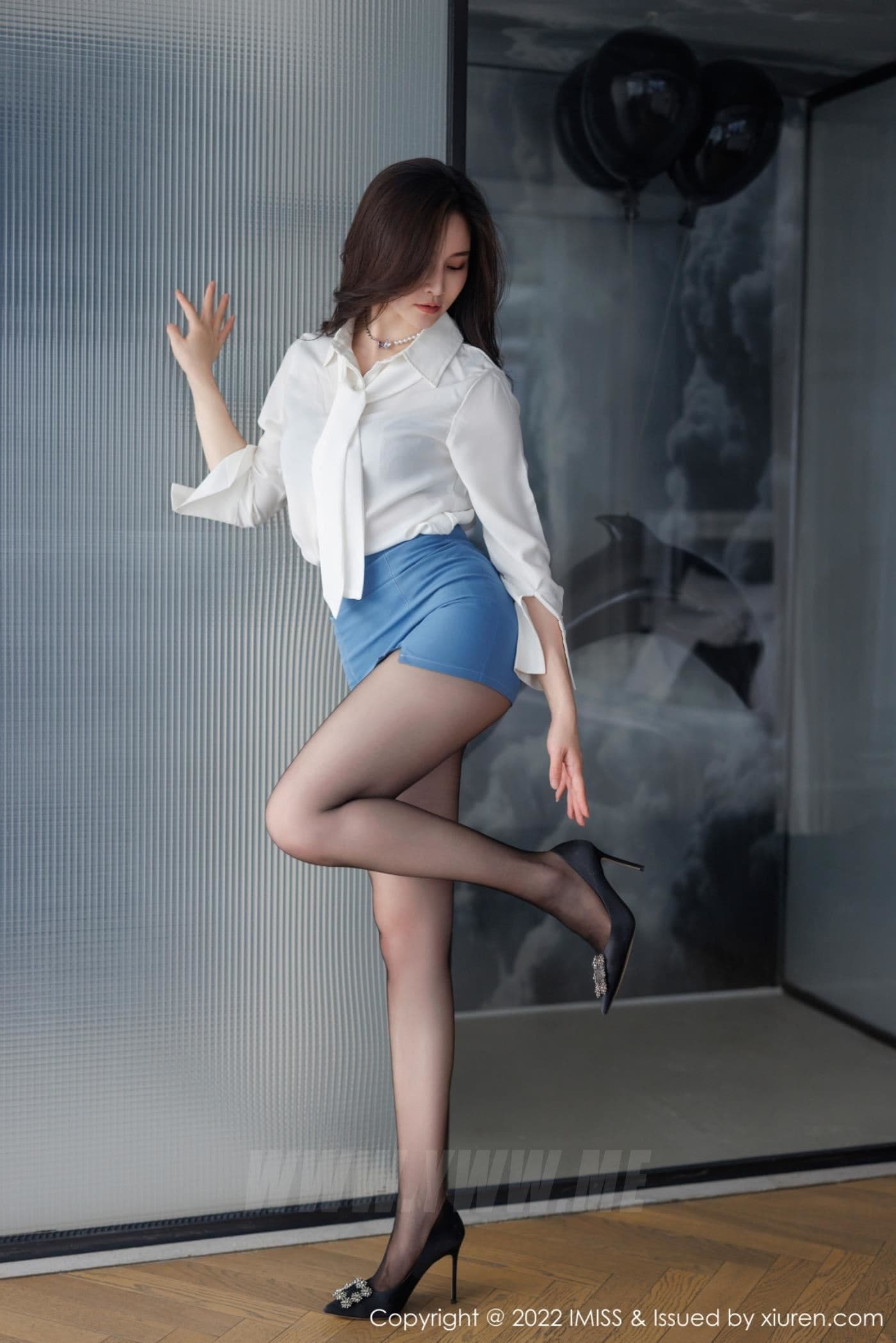 IMISS爱蜜社 VOL.700 Vanessa 丰腴美腿