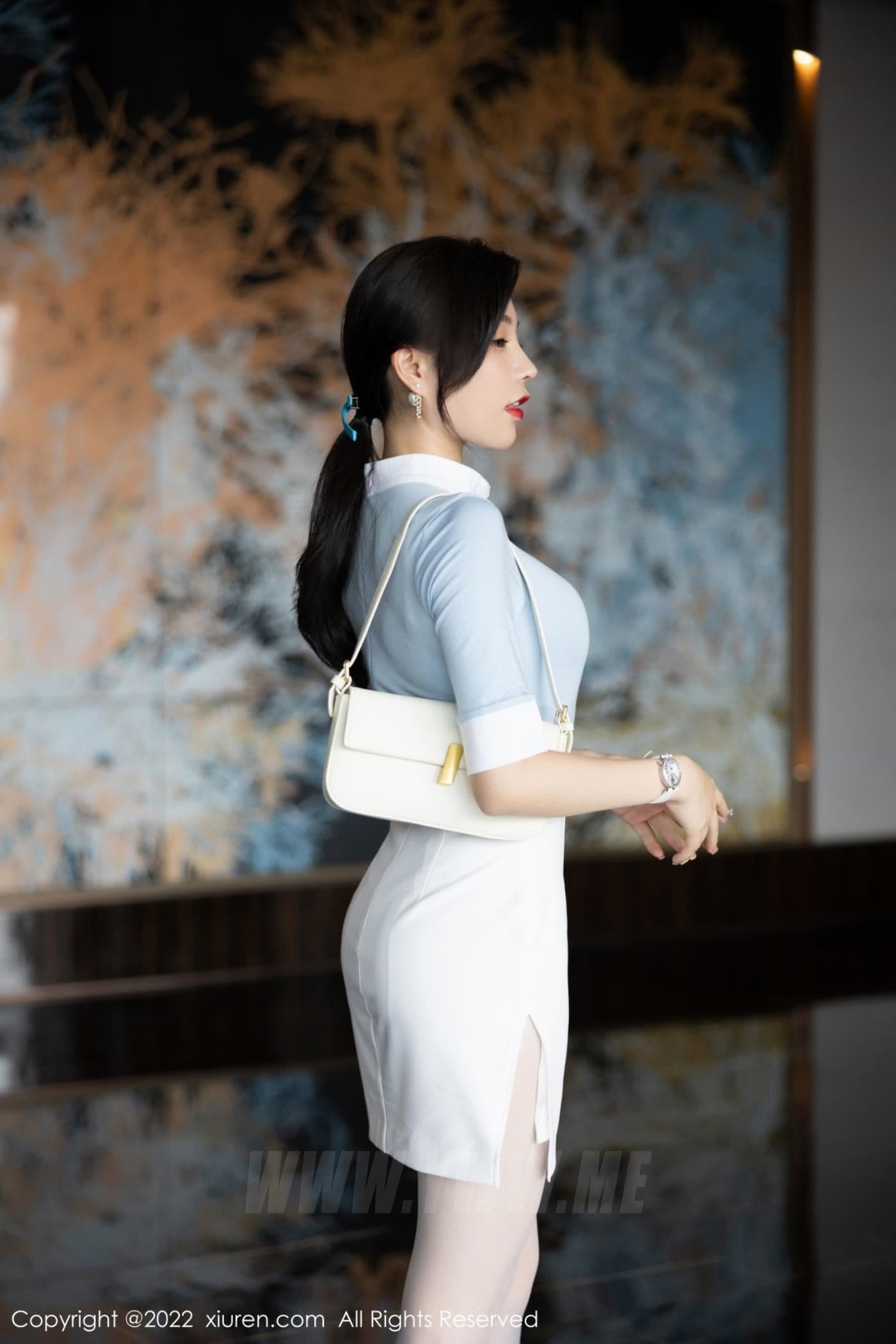 XiuRen秀人网 No.5643 徐莉芝Booty 短裙美腿