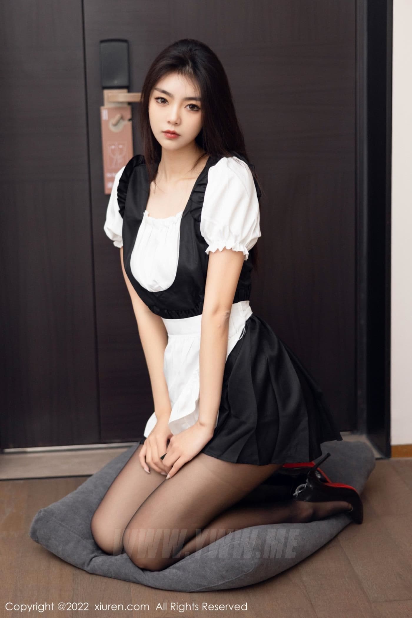 XiuRen秀人网 No.5706 可樂Vicky 黑丝美腿
