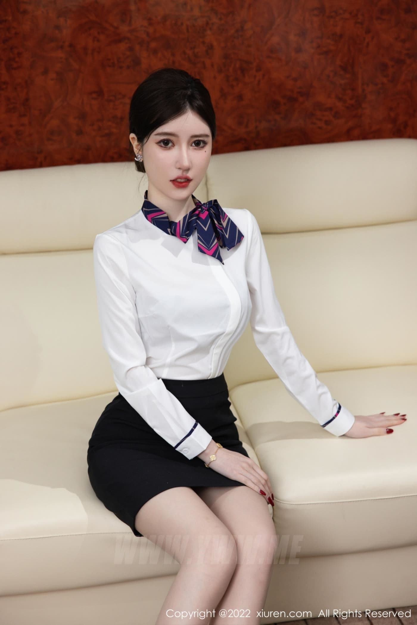 XiuRen秀人网 No.5696 美桃酱 制服美腿