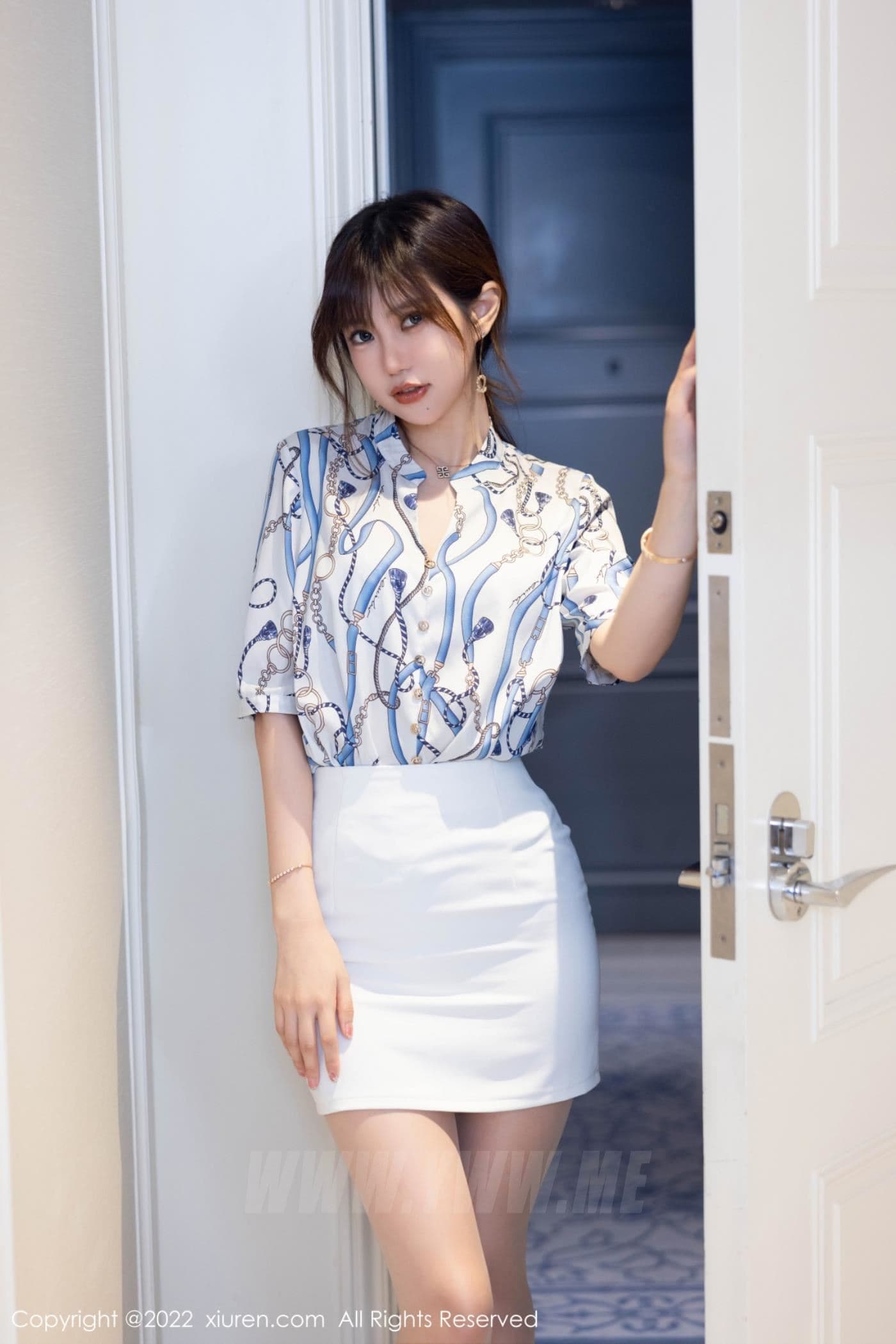 XiuRen秀人网 No.5775 绮里嘉ula 短裙美腿