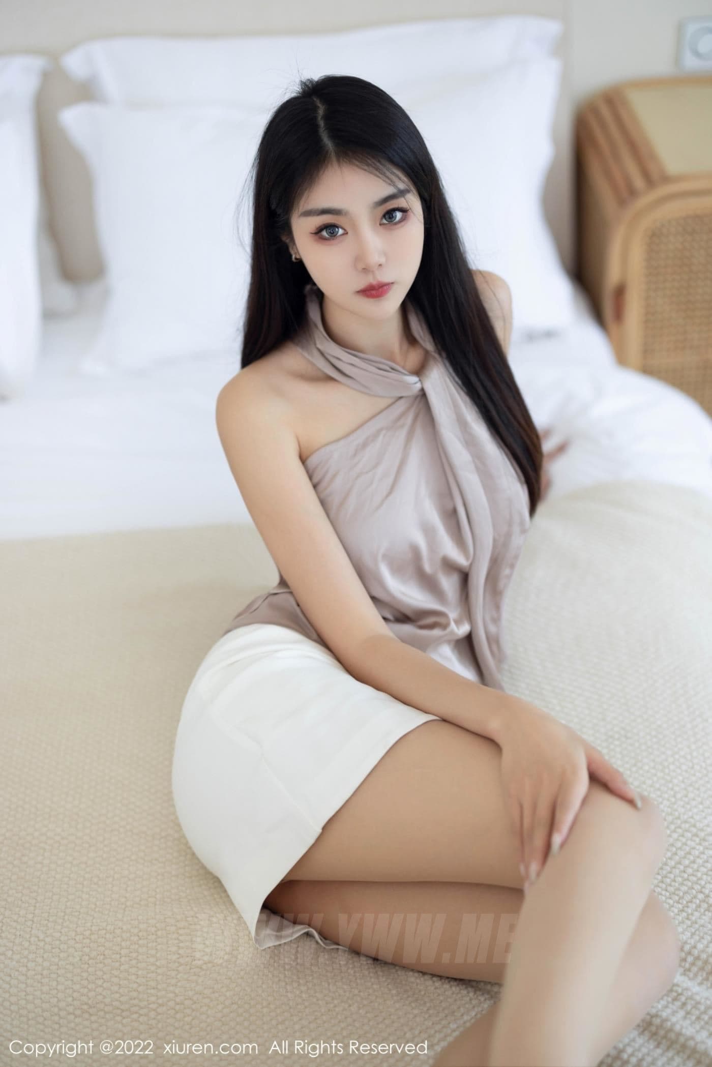 XiuRen秀人网 No.5804 可樂Vicky 短裙美腿
